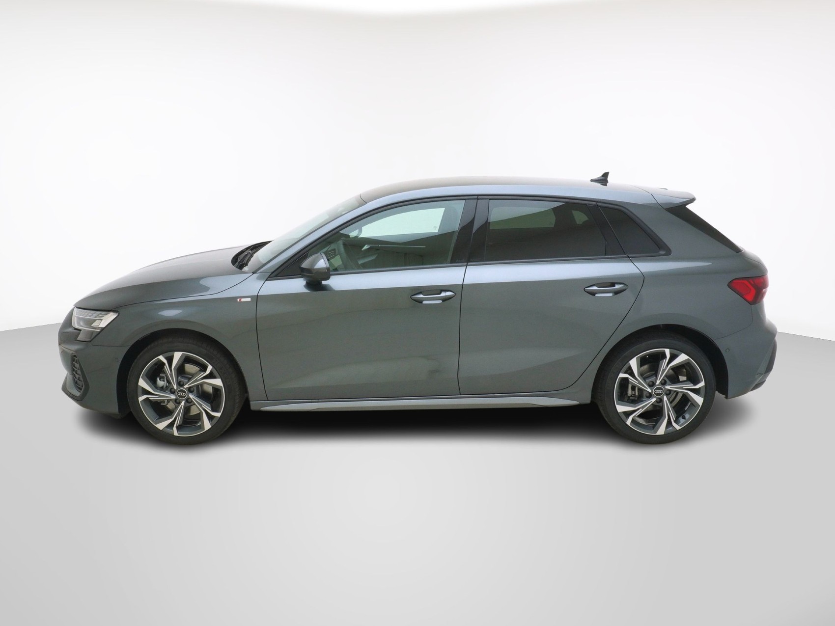 AUDI A3 Sportback 2.0 40 TFSI S Line quattro S-Tronic-image-1
