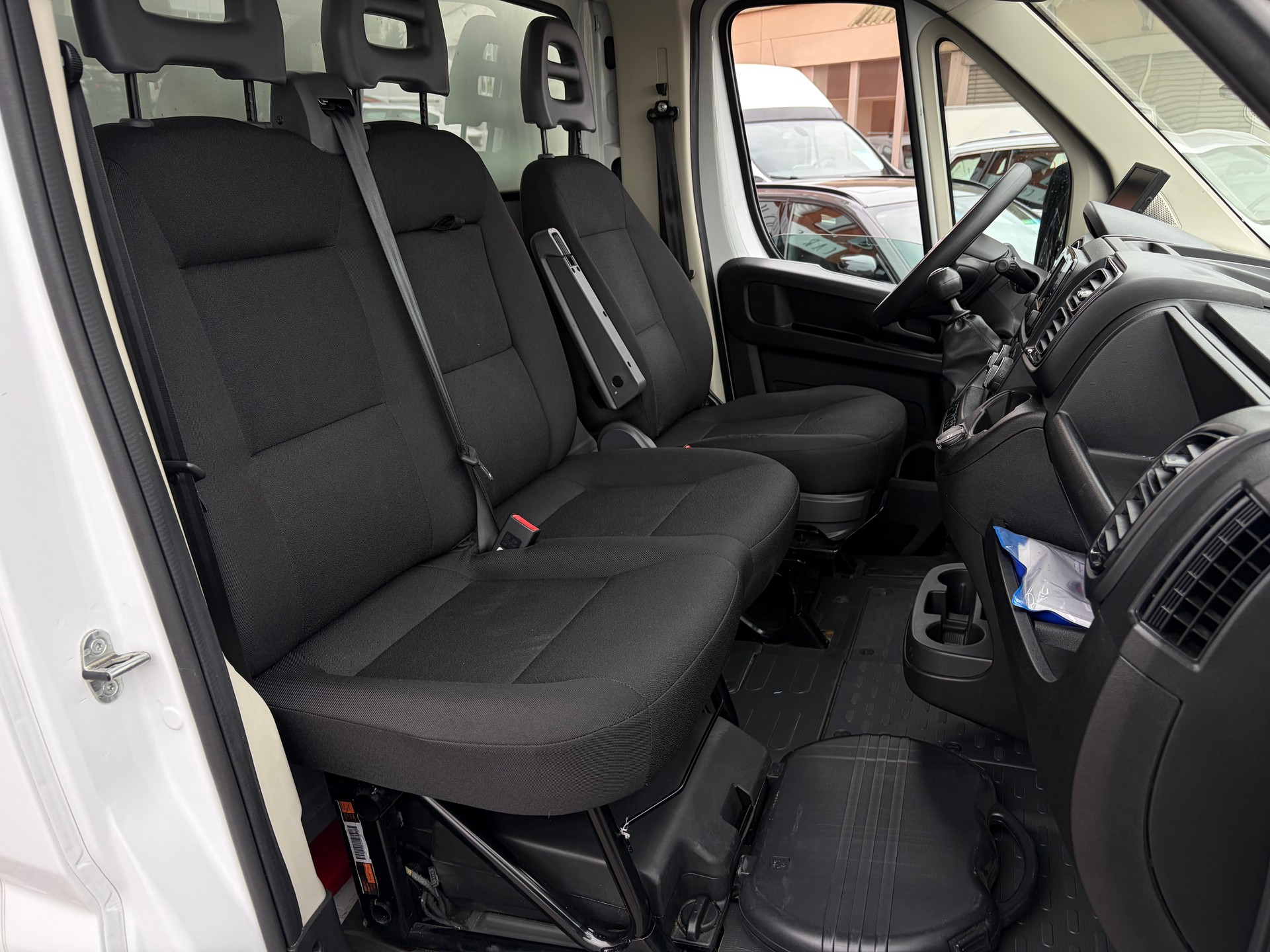 FIAT Ducato 35 2.2 MJ H3 Koffer mit Flügeltüren*Klimaanlage*Rückfahrkamera*Ab MFK*-image-16