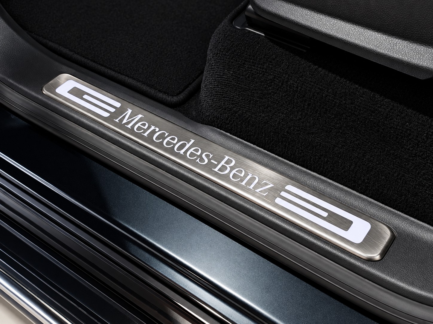 MERCEDES-BENZ G 400 d * schwarz Matt-image-16