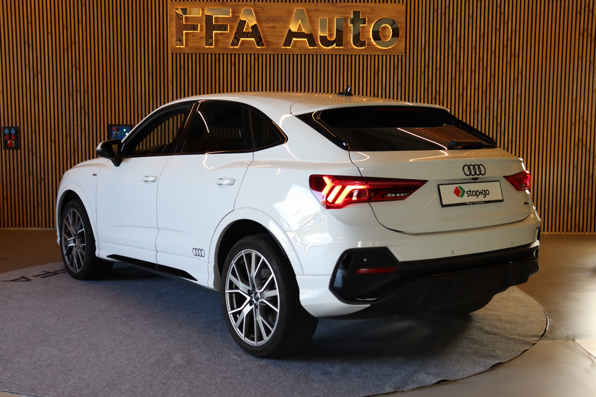 AUDI Q3 Sportback 2.0 40 TDI S line quattro S-Tronic-image-6