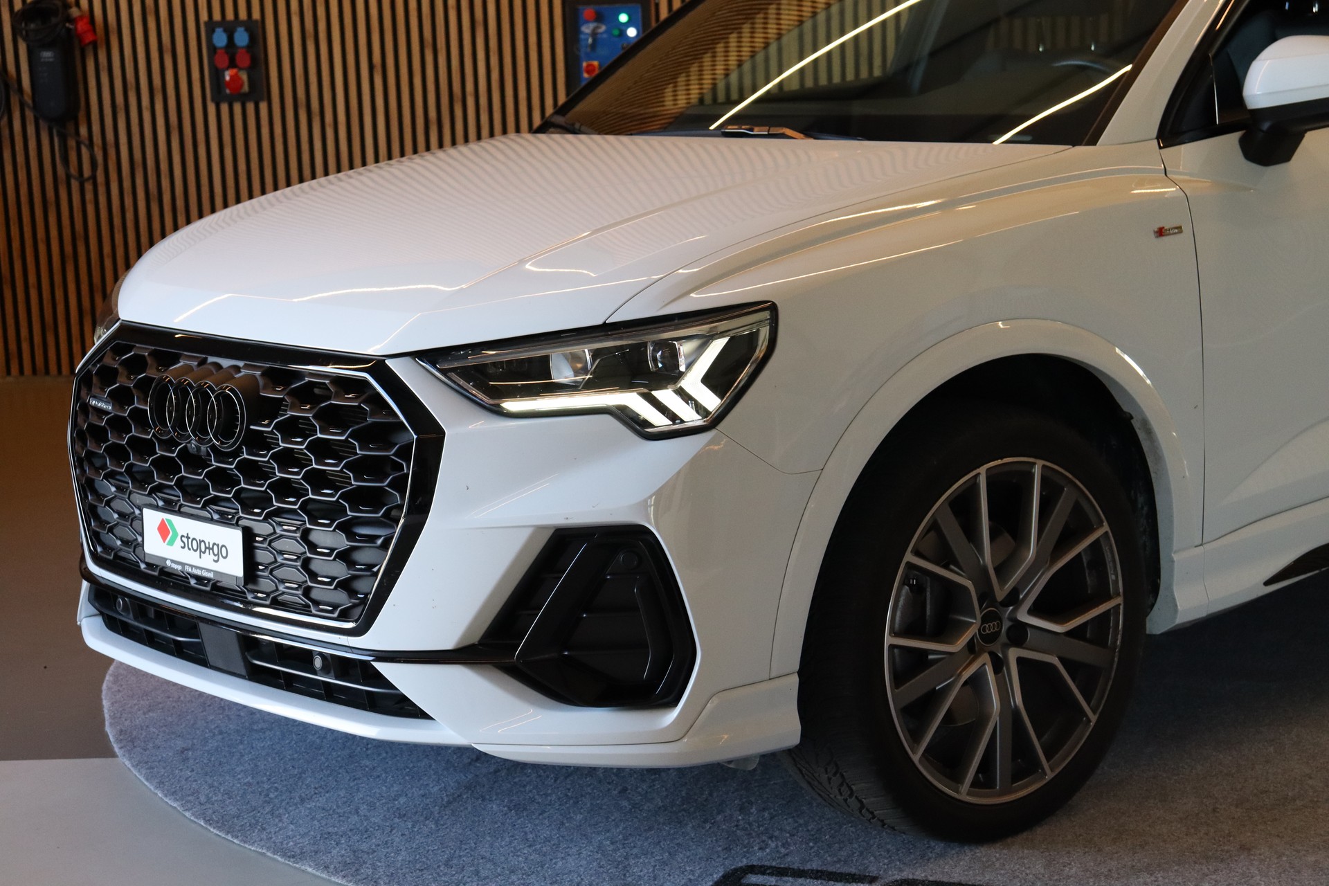 AUDI Q3 Sportback 2.0 40 TDI S line quattro S-Tronic-image-8