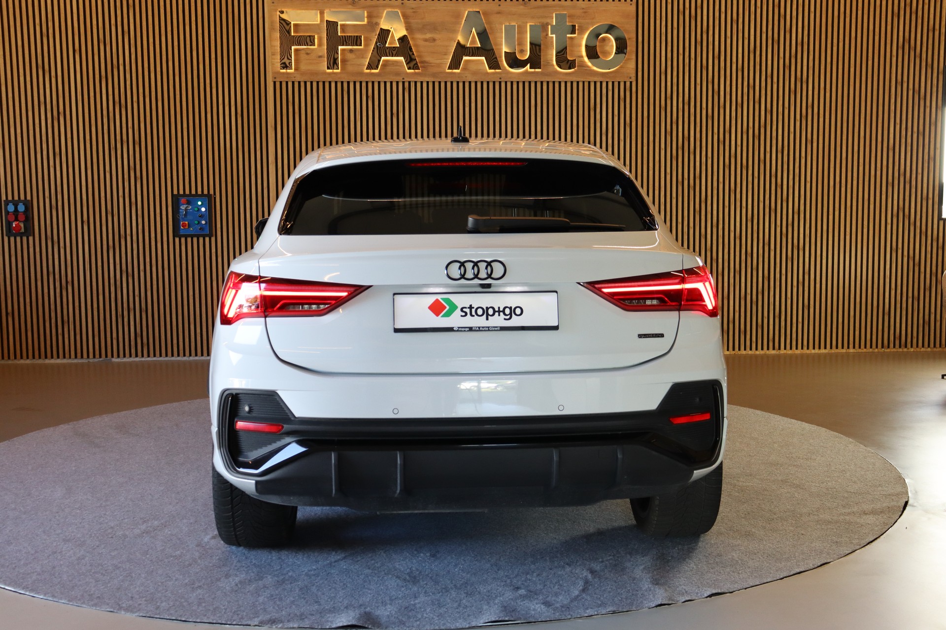 AUDI Q3 Sportback 2.0 40 TDI S line quattro S-Tronic-image-5
