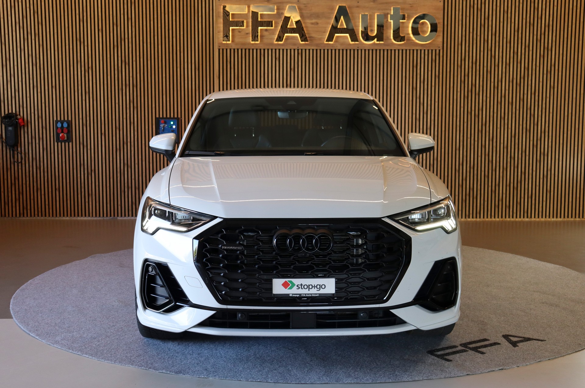 AUDI Q3 Sportback 2.0 40 TDI S line quattro S-Tronic-image-1