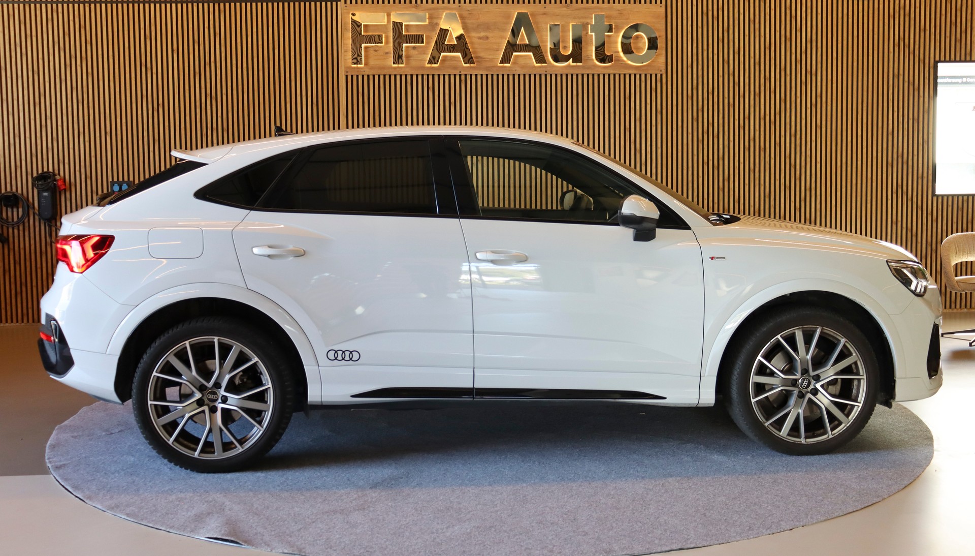 AUDI Q3 Sportback 2.0 40 TDI S line quattro S-Tronic-image-3