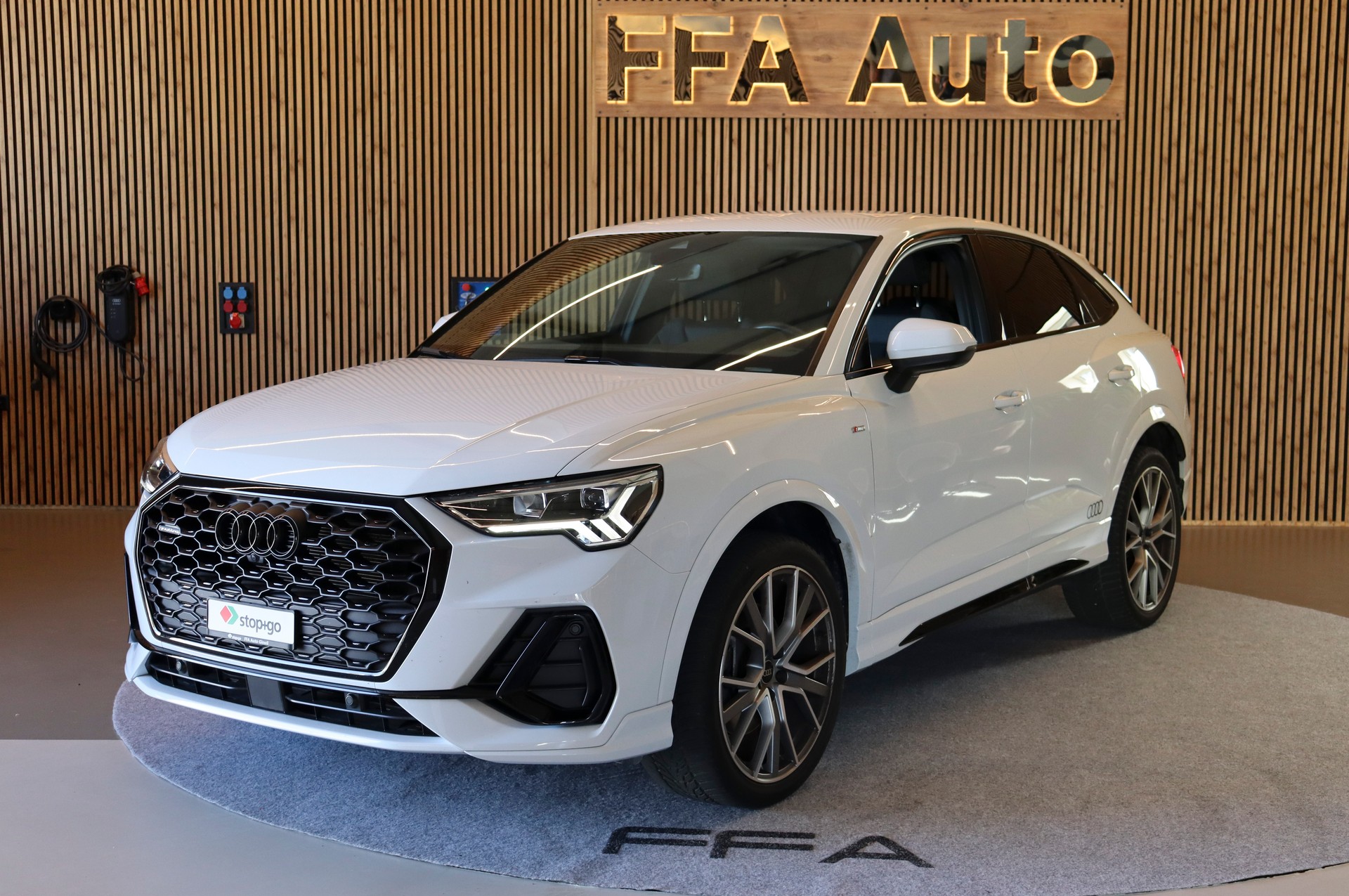 AUDI Q3 Sportback 2.0 40 TDI S line quattro S-Tronic-image-0
