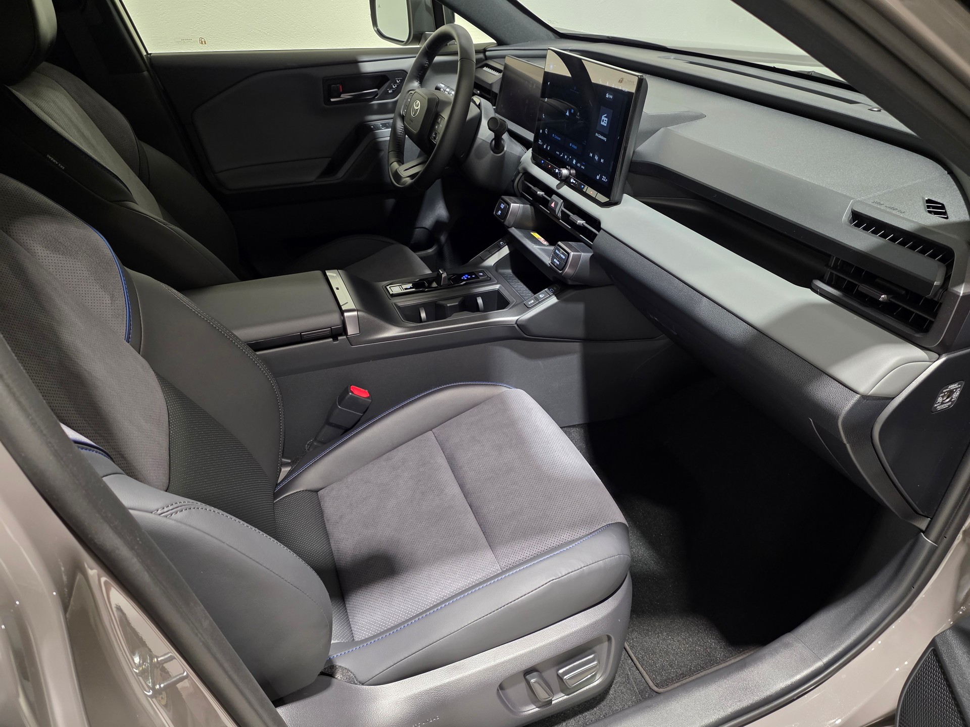 TOYOTA RAV-4 2.5 HSD Style e-CVT AWD-image-21