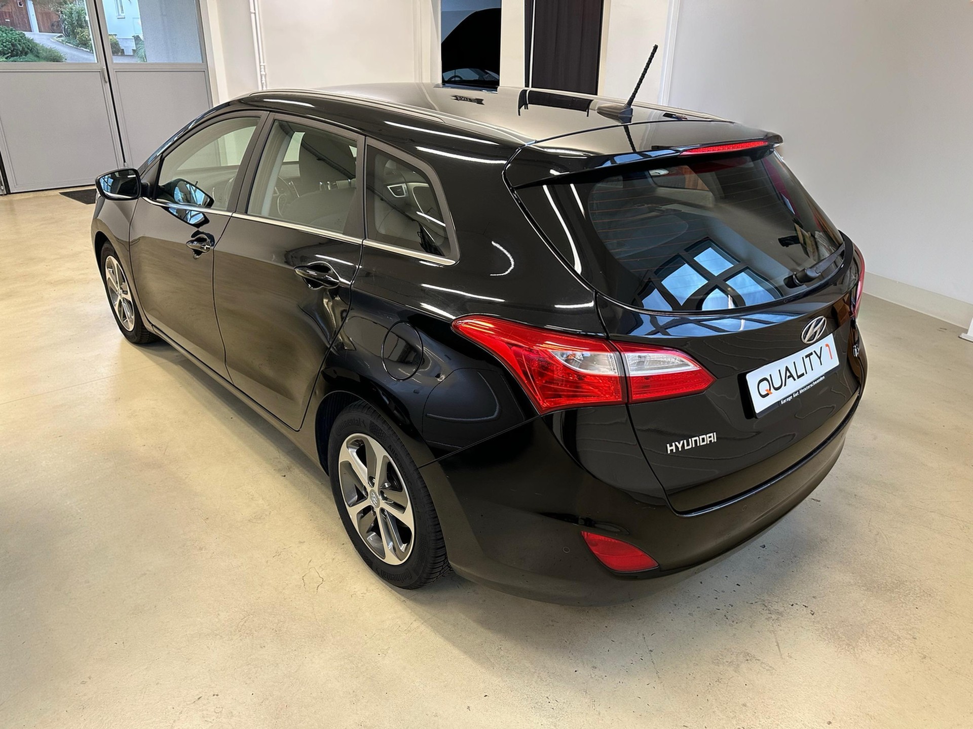 HYUNDAI i30 Wagon 1.6 CRDi Plena Automatic DCT-image-3