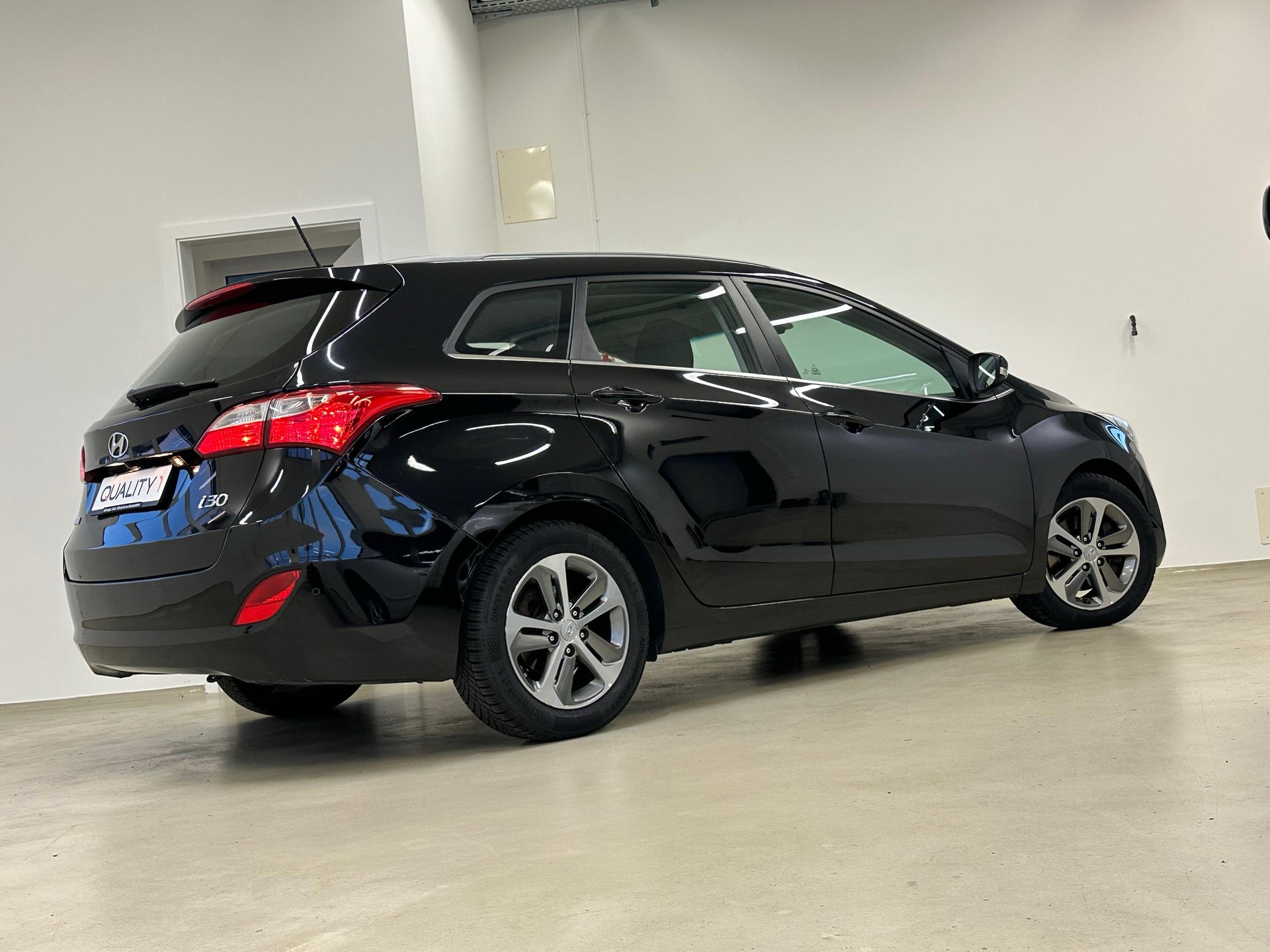 HYUNDAI i30 Wagon 1.6 CRDi Plena Automatic DCT-image-5