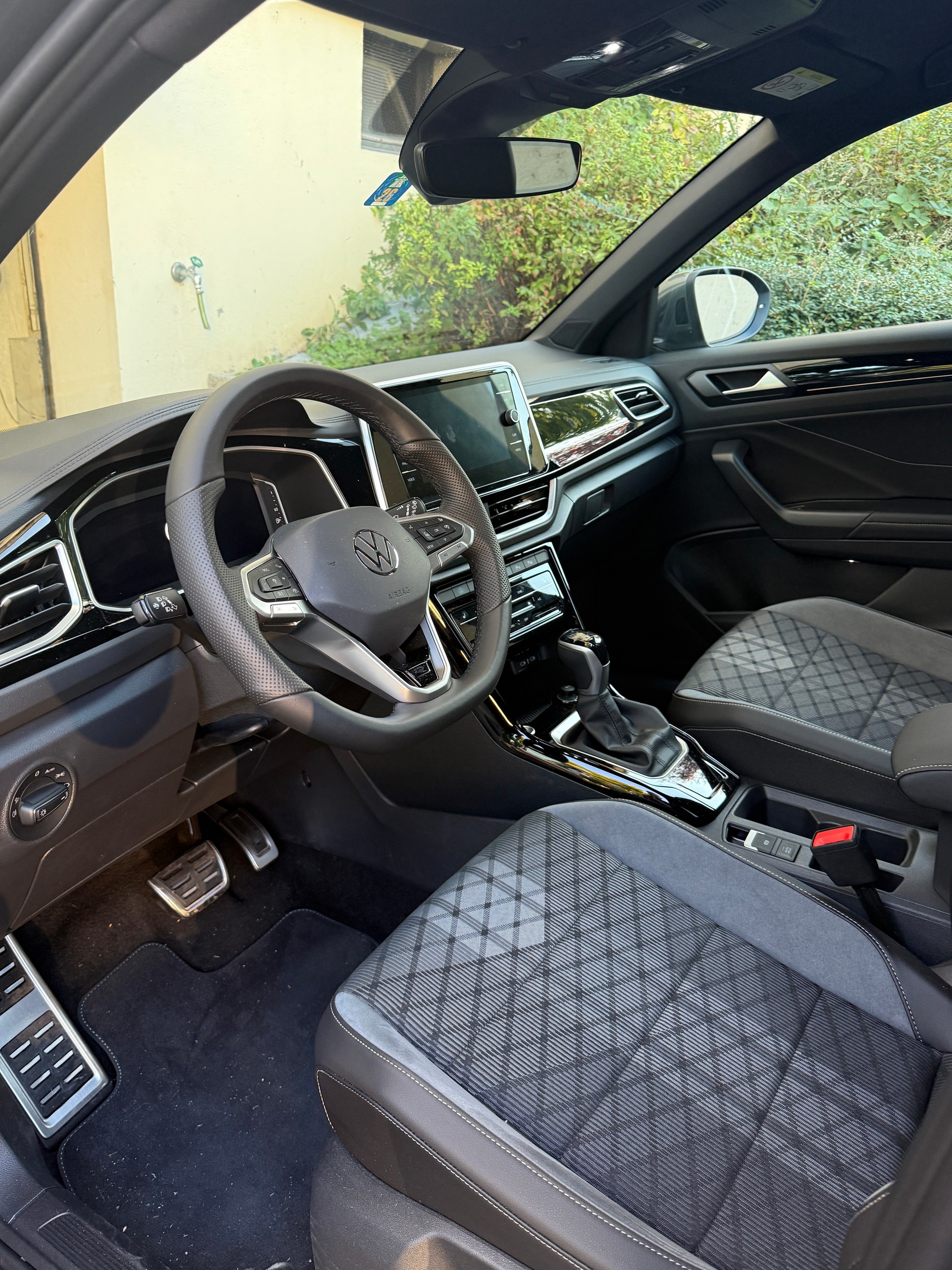 VW 1.5 TSI R-Line DSG-image-4