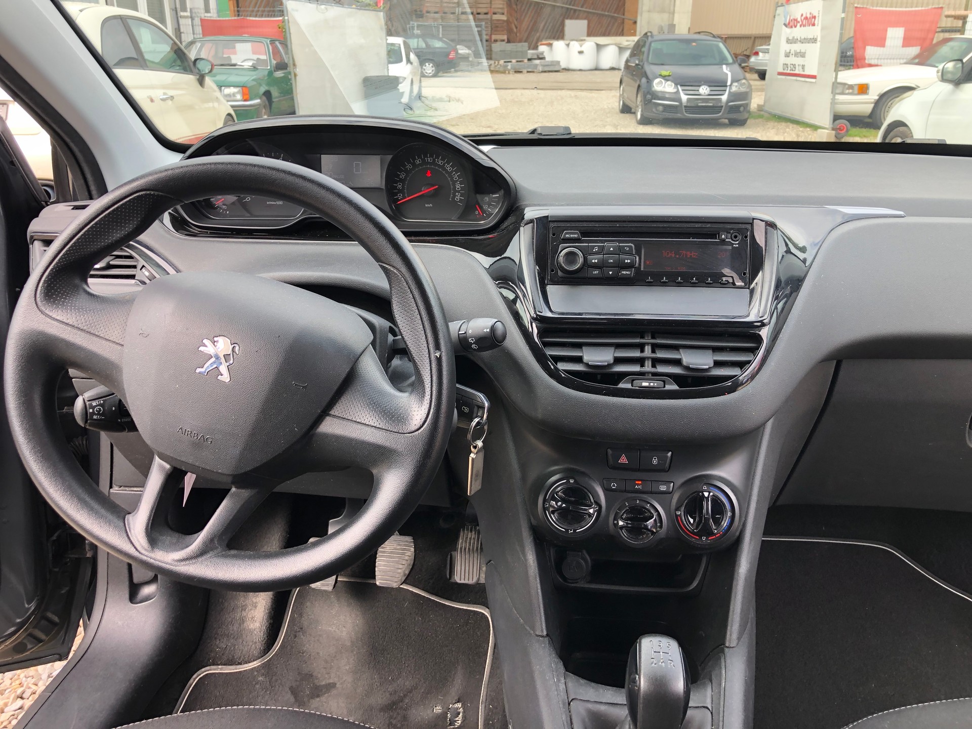 PEUGEOT 208 1.2 VTI Active-image-12