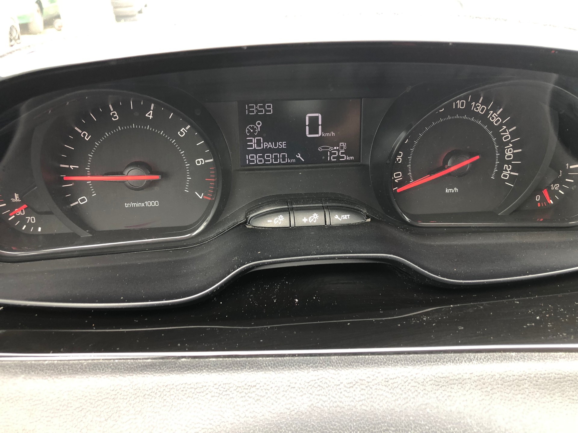 PEUGEOT 208 1.2 VTI Active-image-14