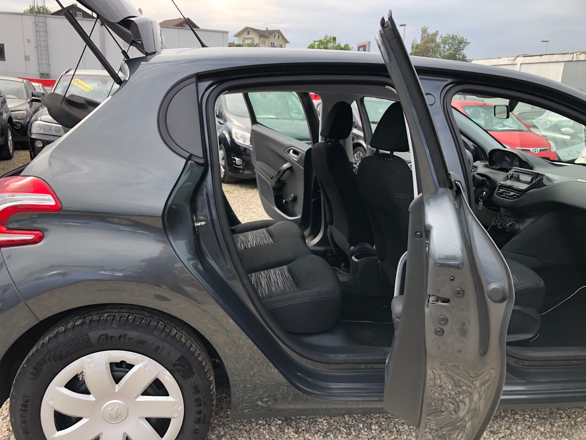 PEUGEOT 208 1.2 VTI Active-image-9