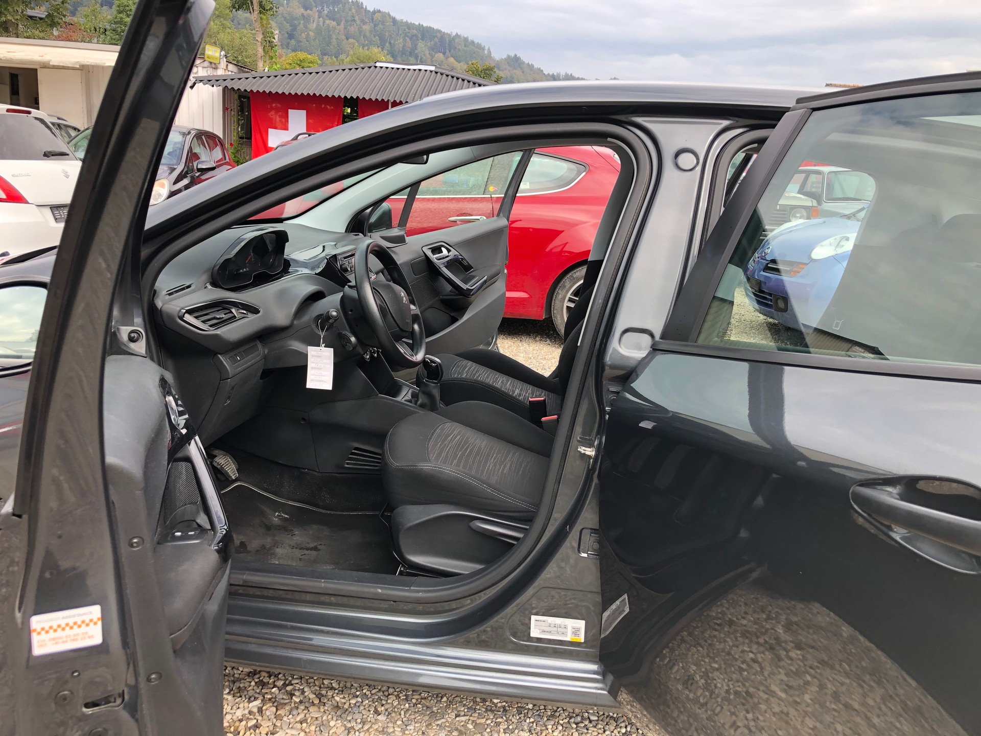 PEUGEOT 208 1.2 VTI Active-image-6