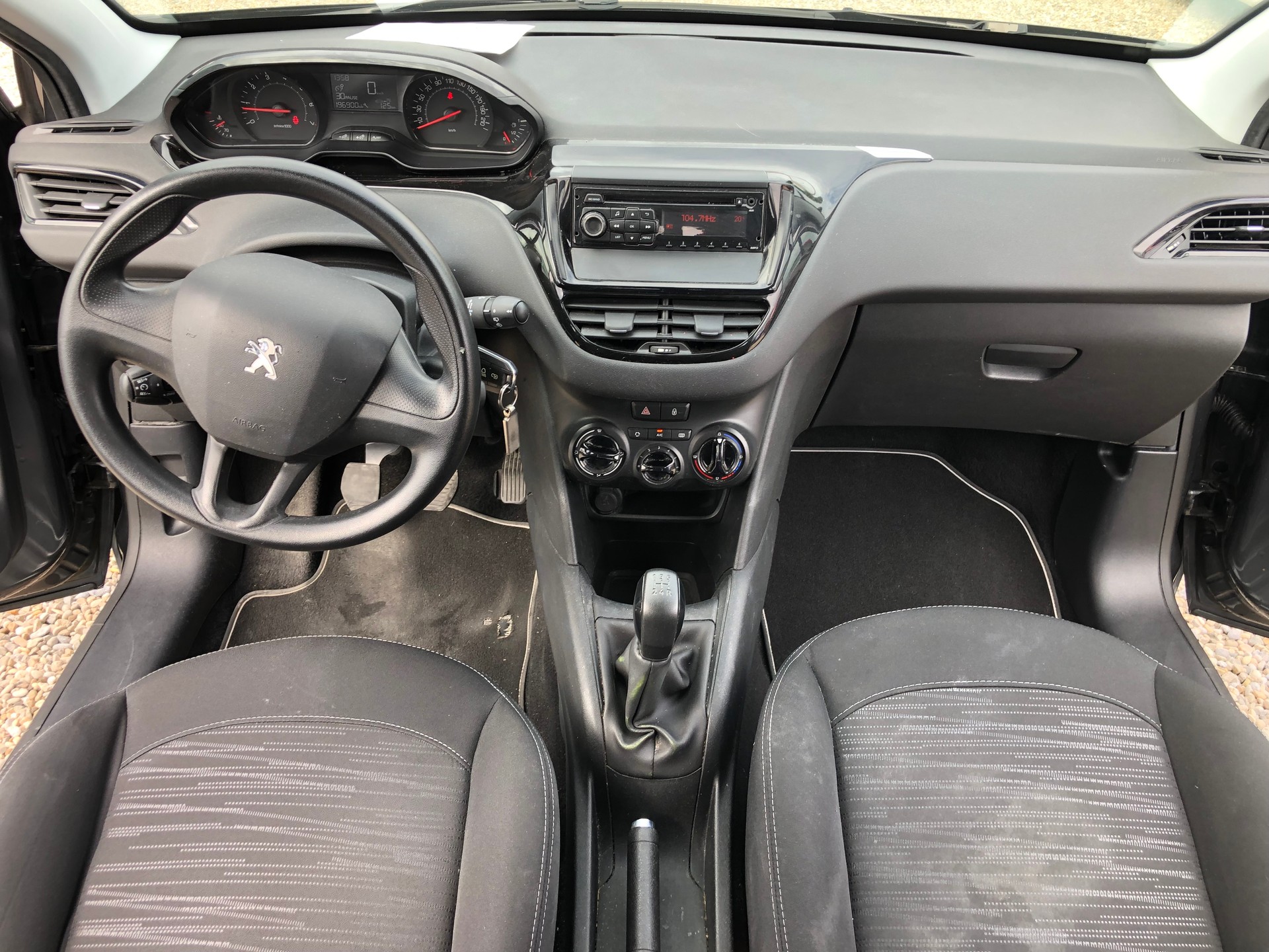 PEUGEOT 208 1.2 VTI Active-image-11