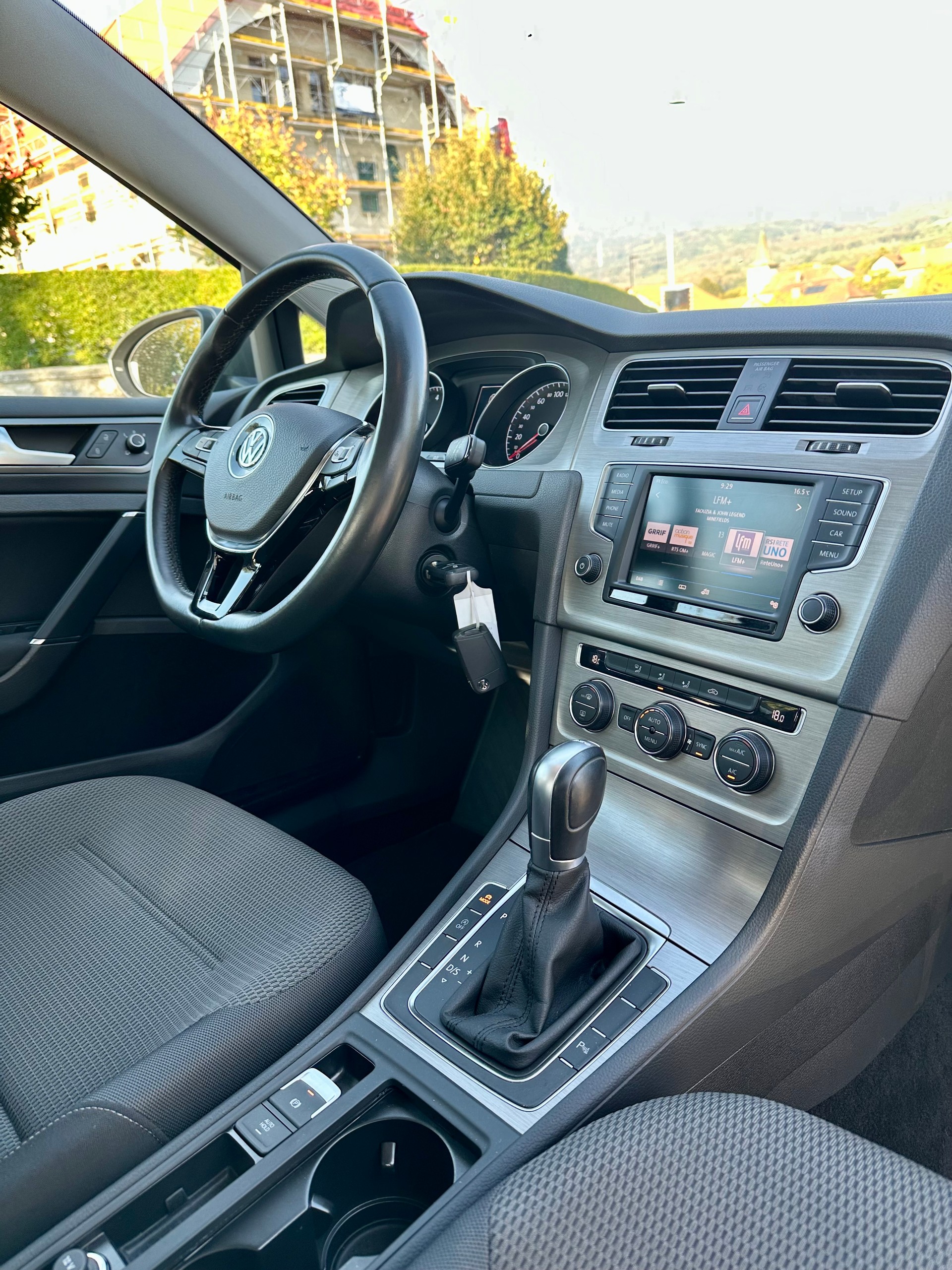 VW Golf Variant 1.4 TSI Value DSG-image-11