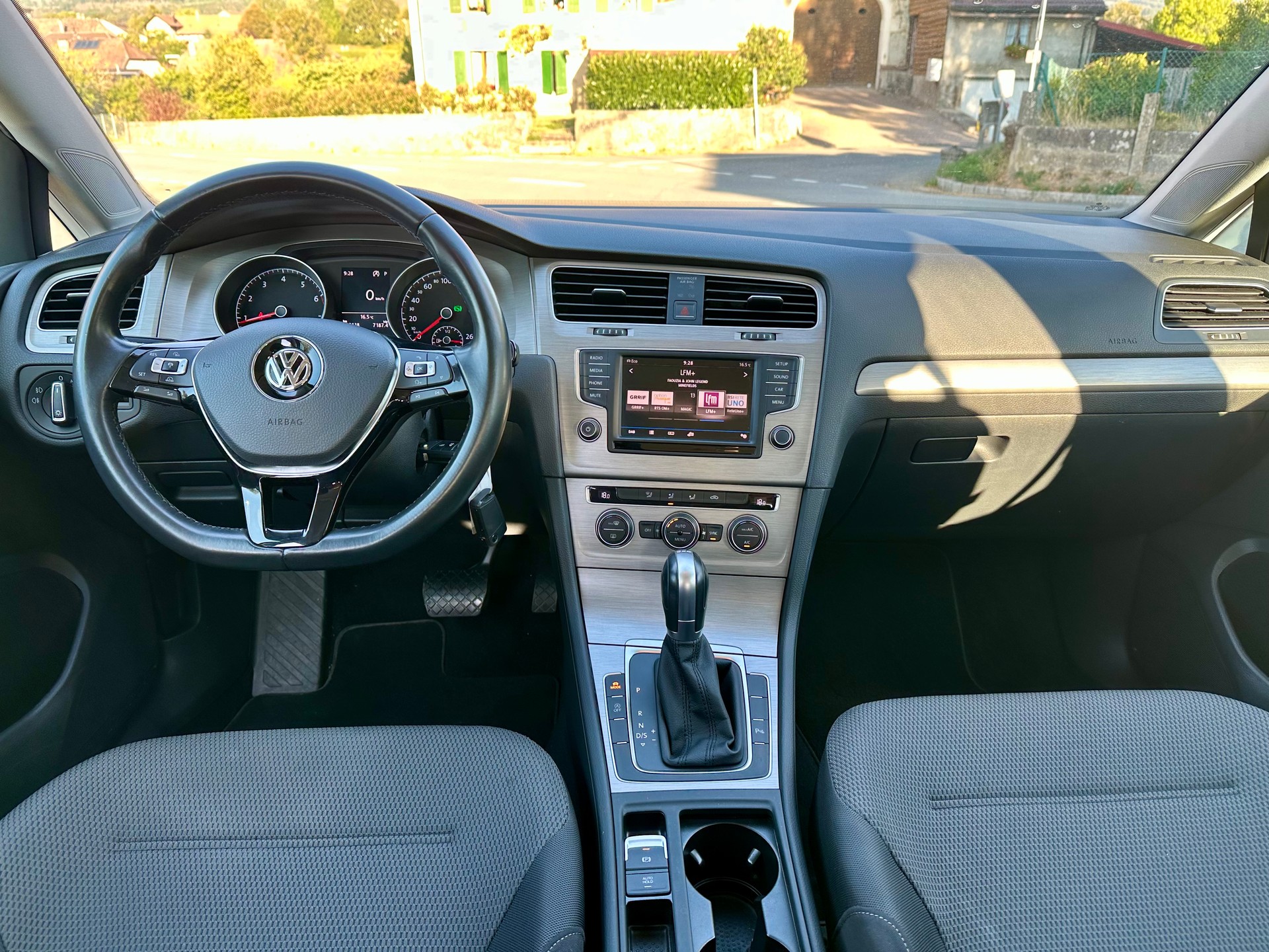 VW Golf Variant 1.4 TSI Value DSG-image-9