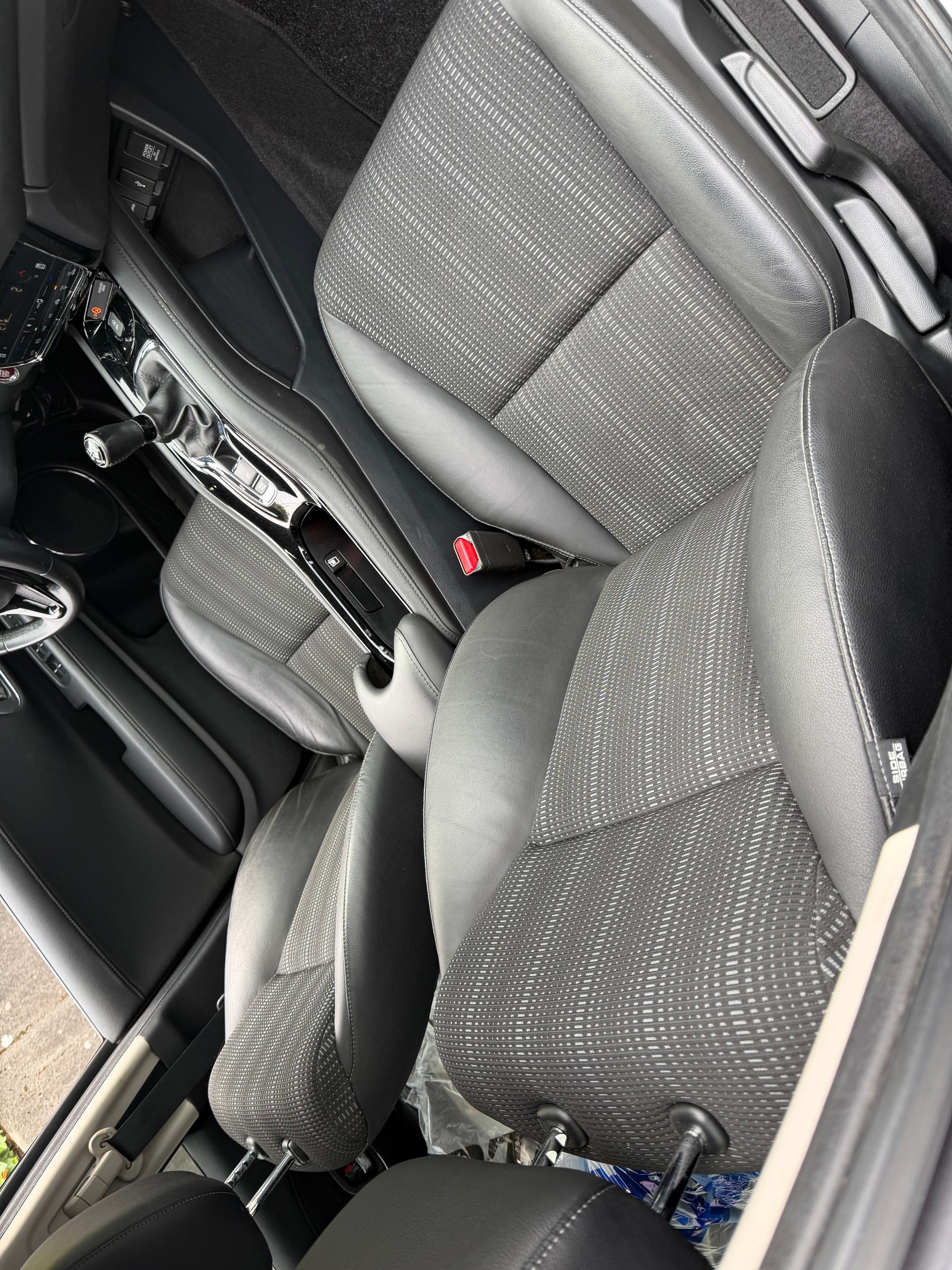 HONDA HR-V 1.5i-VTEC Executive-image-3