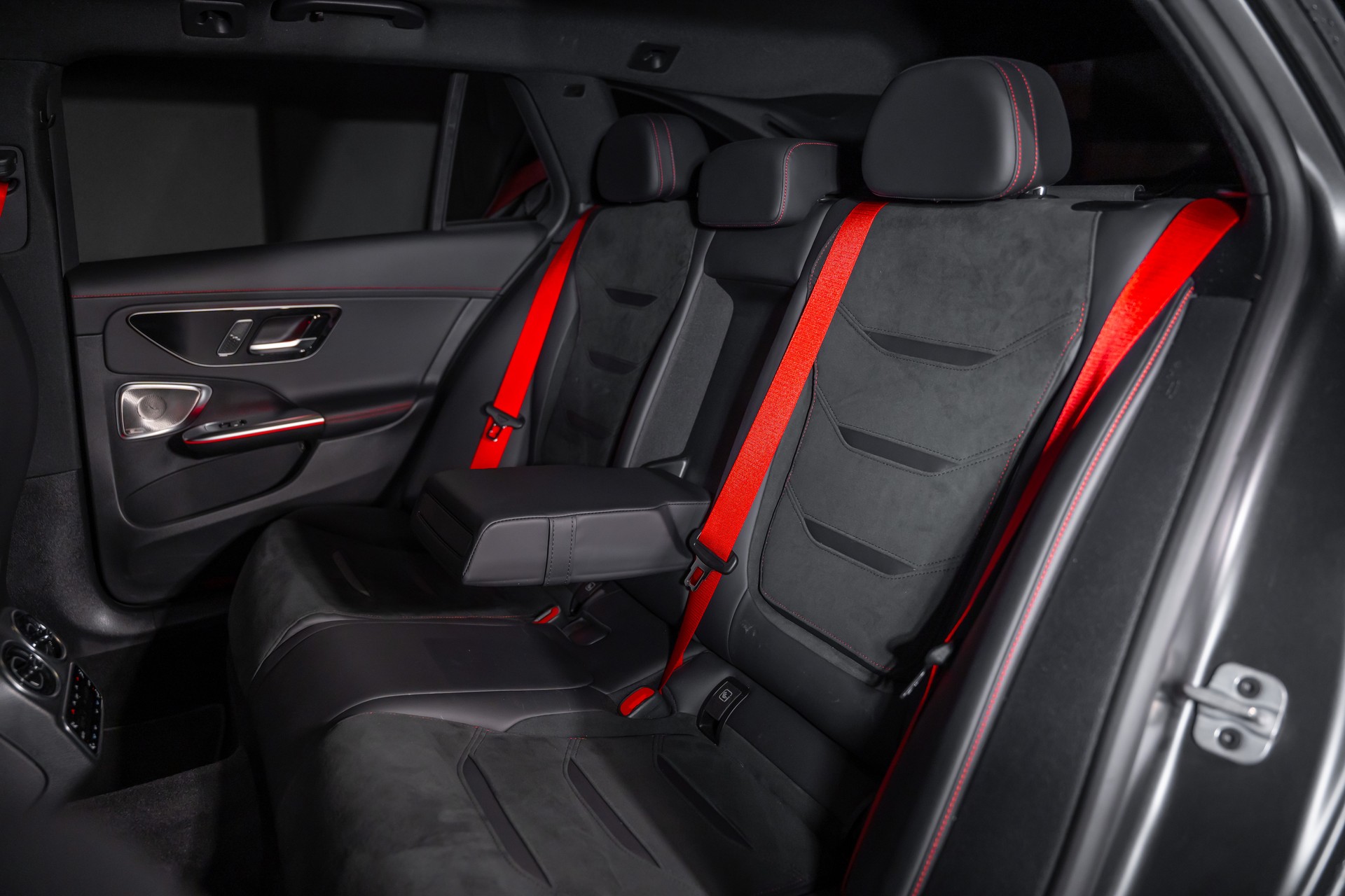 MERCEDES-BENZ C 43 AMG-image-16