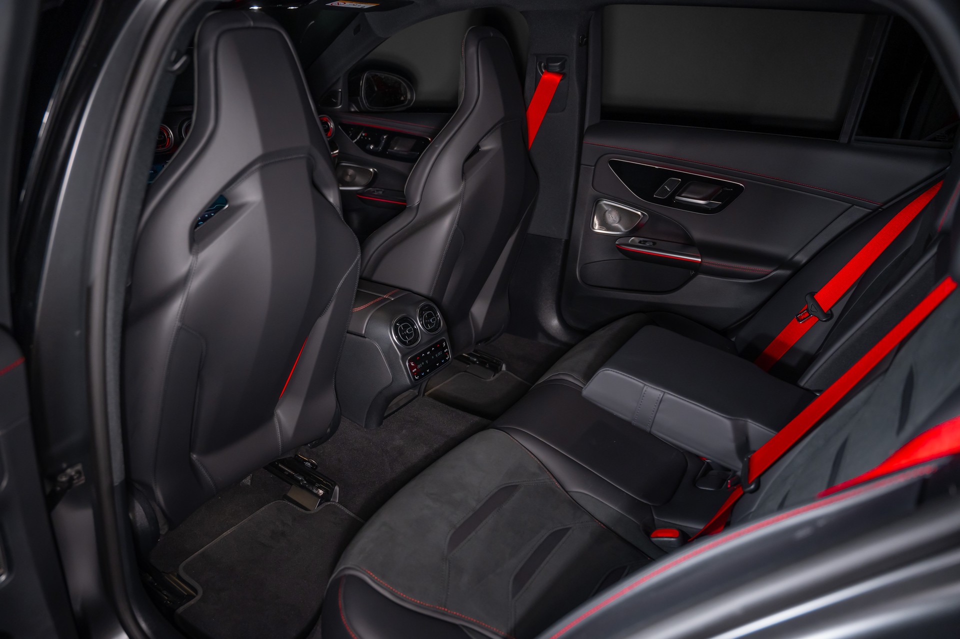 MERCEDES-BENZ C 43 AMG-image-15