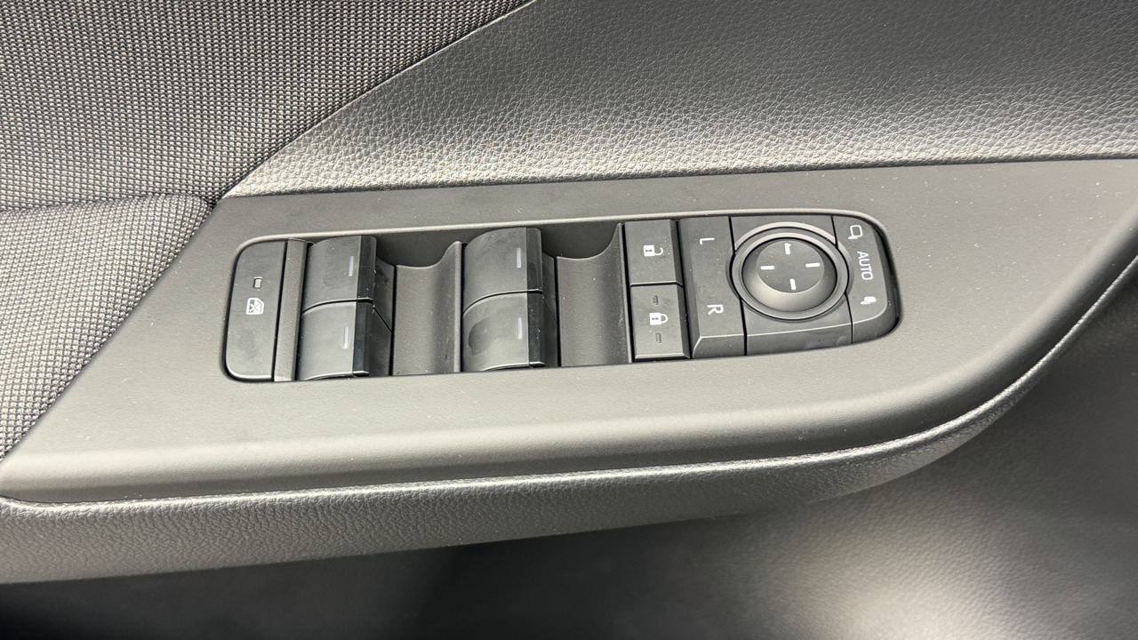 TOYOTA C-HR 2.0 PHEV CVT Style-image-8