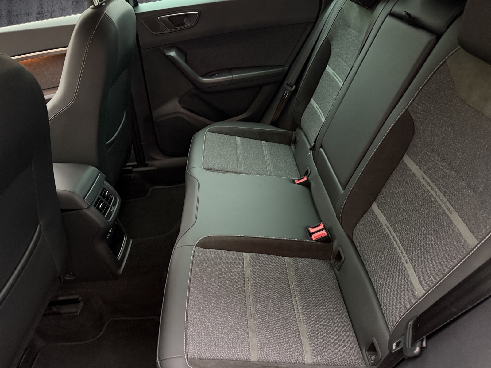 SEAT Ateca 2.0 TSI Hola Xperience DSG 4Drive-image-8