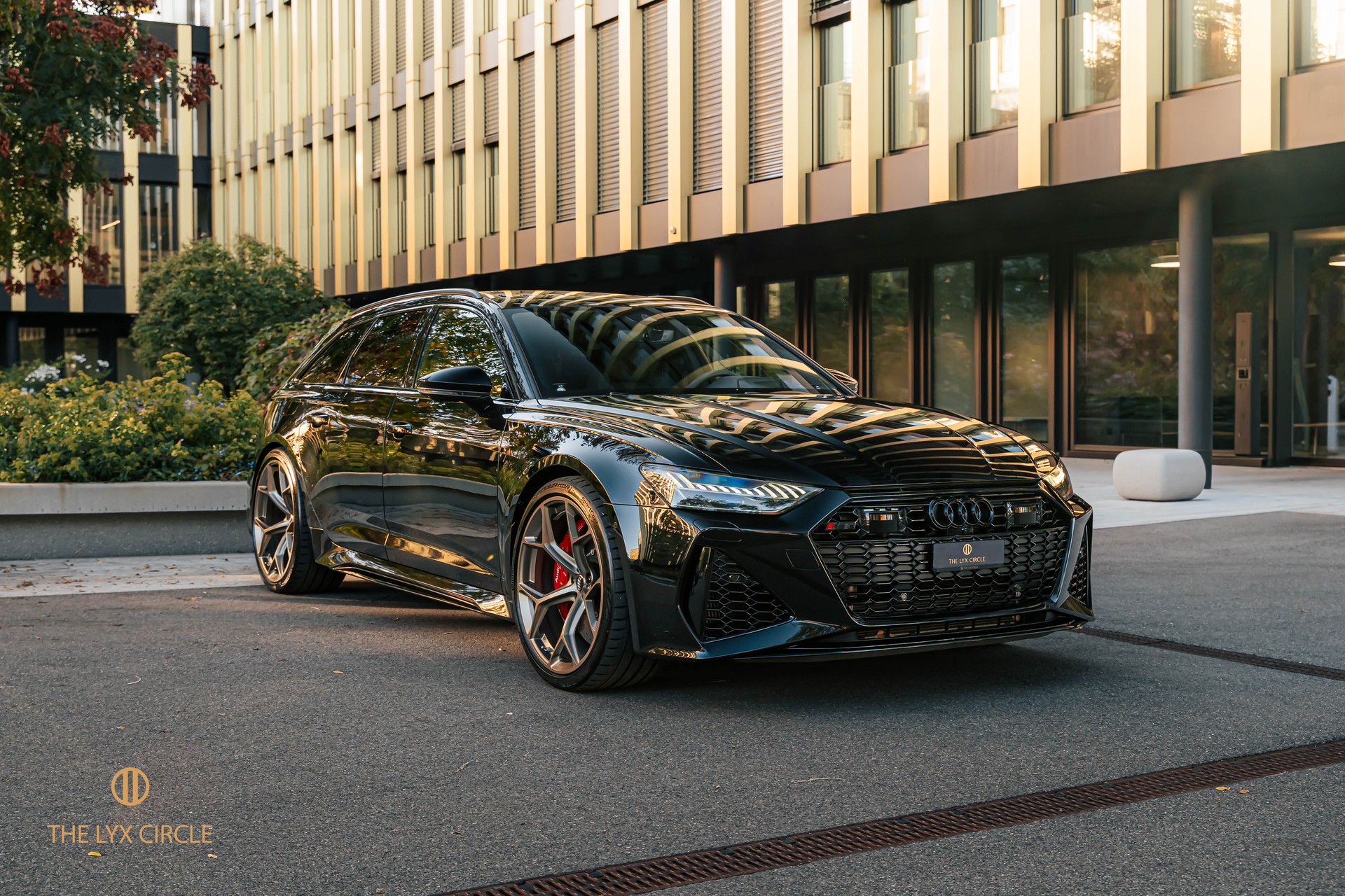 AUDI RS6 Avant 4.0 TFSI V8 Performance quattro-image-2