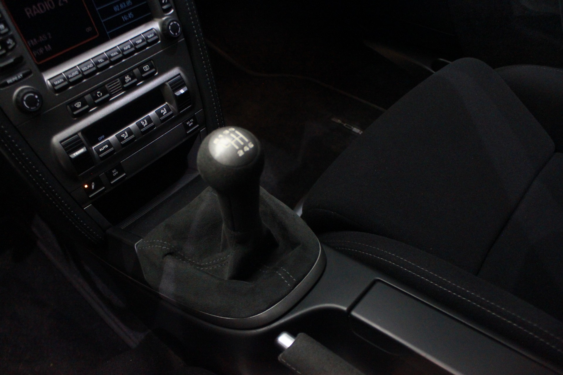 PORSCHE 911 GT2-image-12