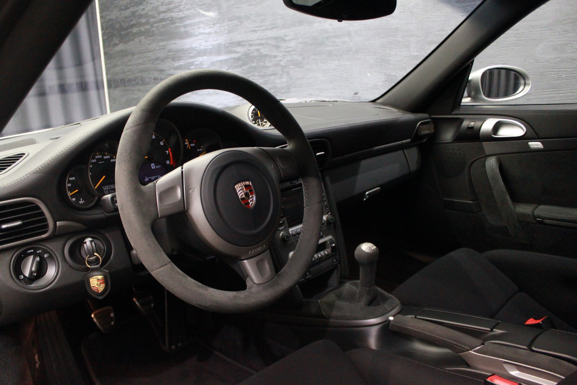 PORSCHE 911 GT2-image-13