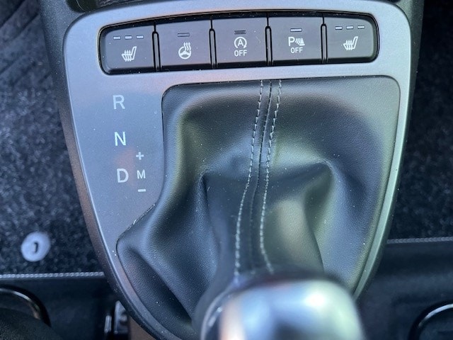 HYUNDAI i10 1.2 Launch Automat-image-13