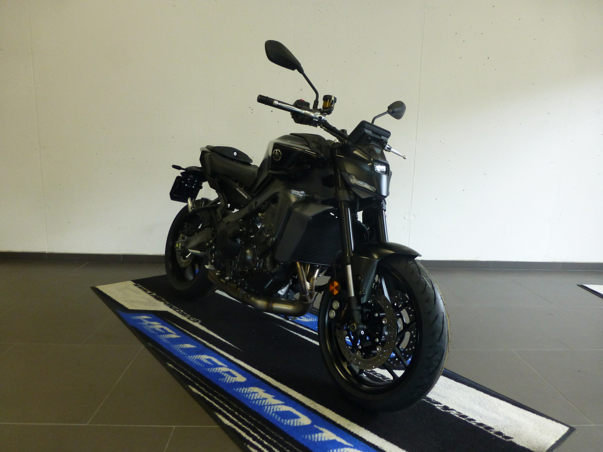 YAMAHA MT-09-showroom-element-3