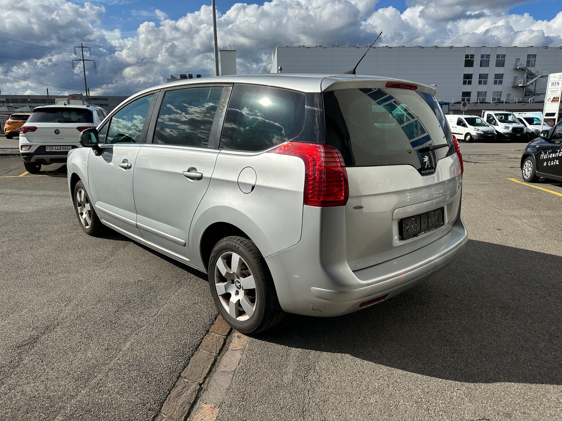 PEUGEOT 5008 1.6 16V VTI Active-image-5