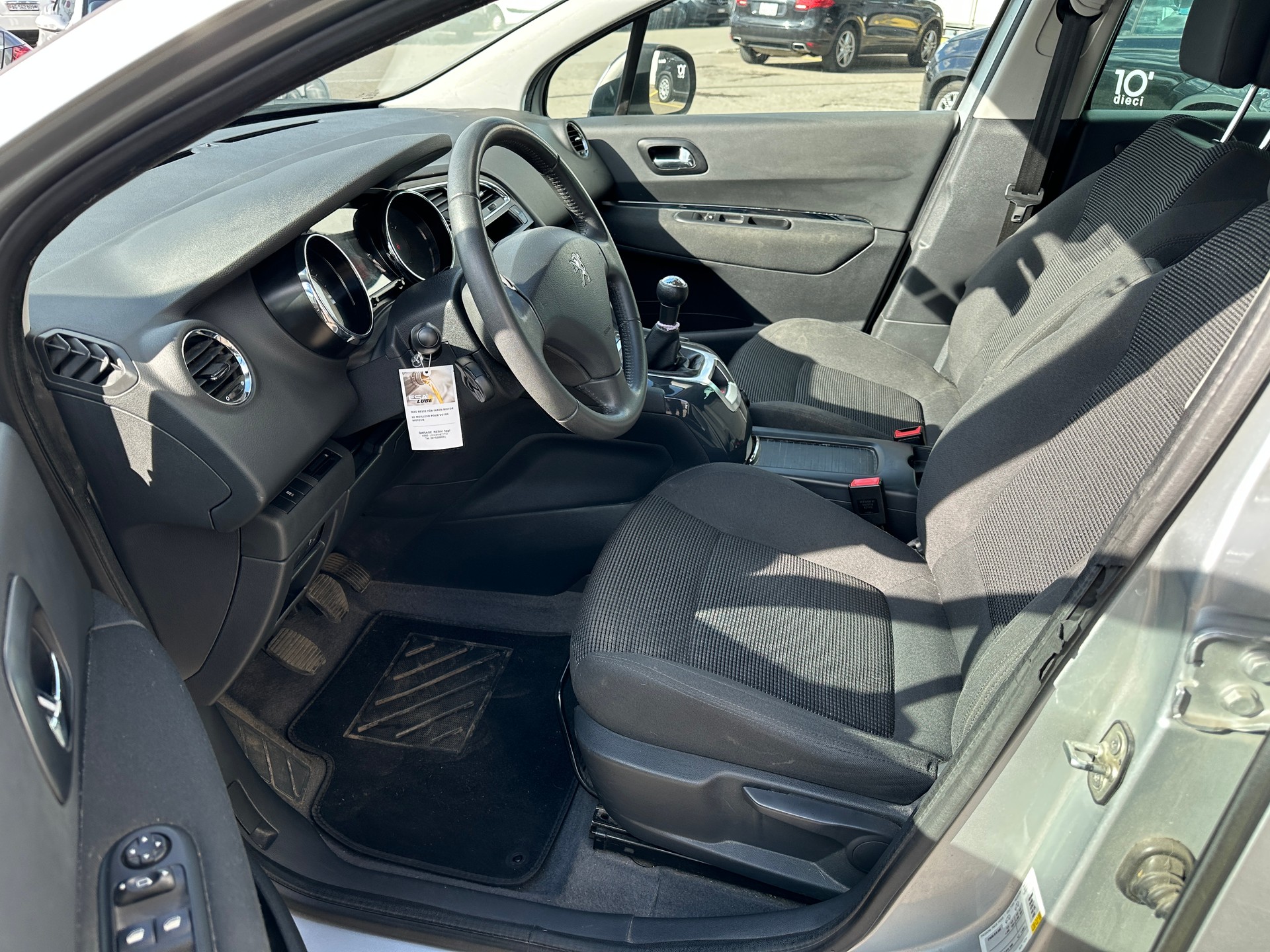 PEUGEOT 5008 1.6 16V VTI Active-image-8