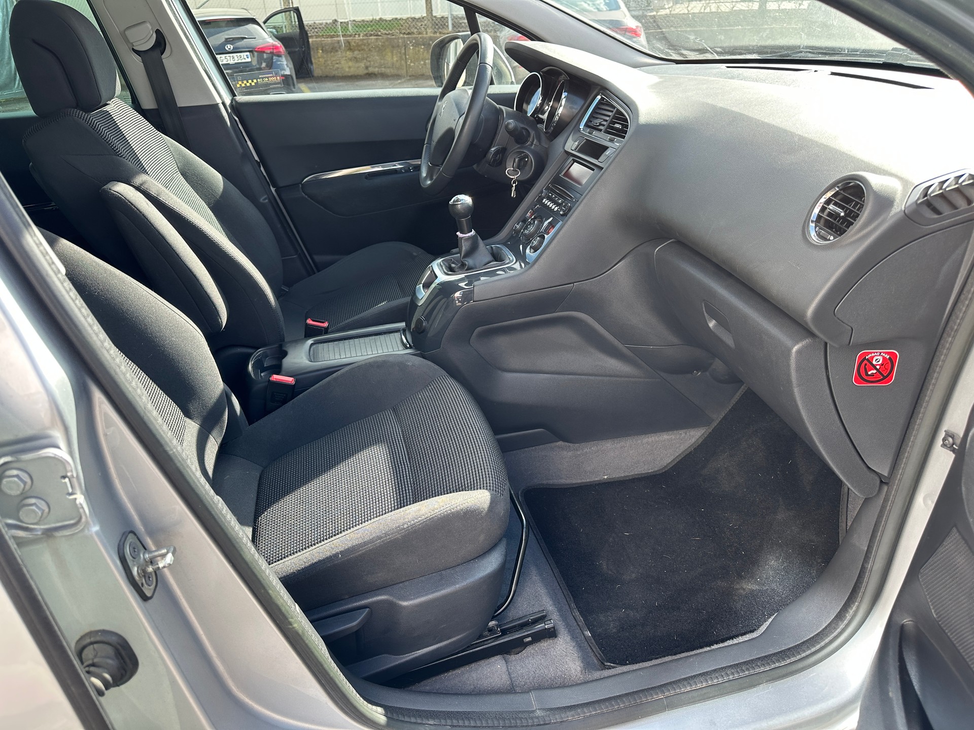 PEUGEOT 5008 1.6 16V VTI Active-image-9