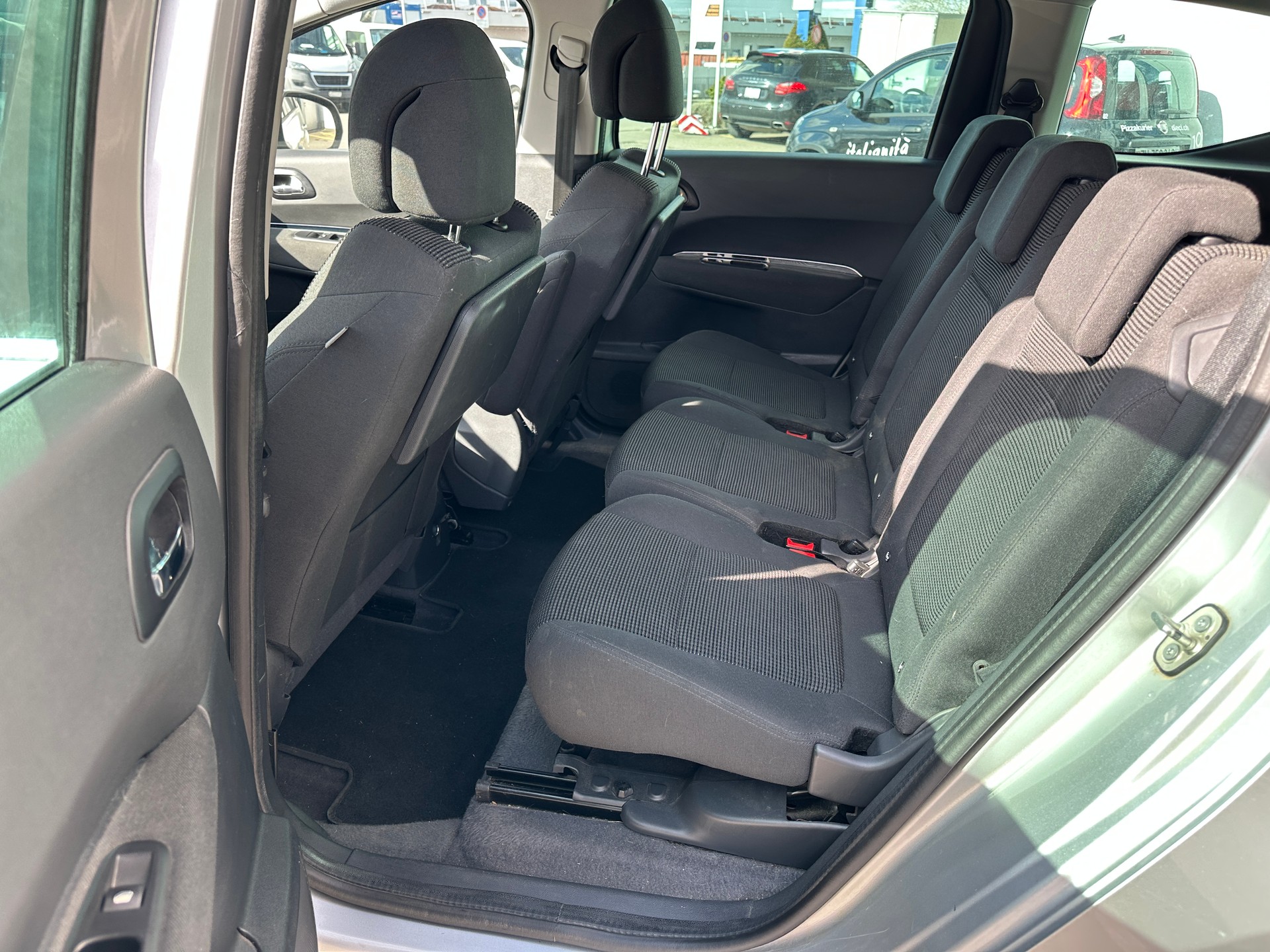 PEUGEOT 5008 1.6 16V VTI Active-image-6