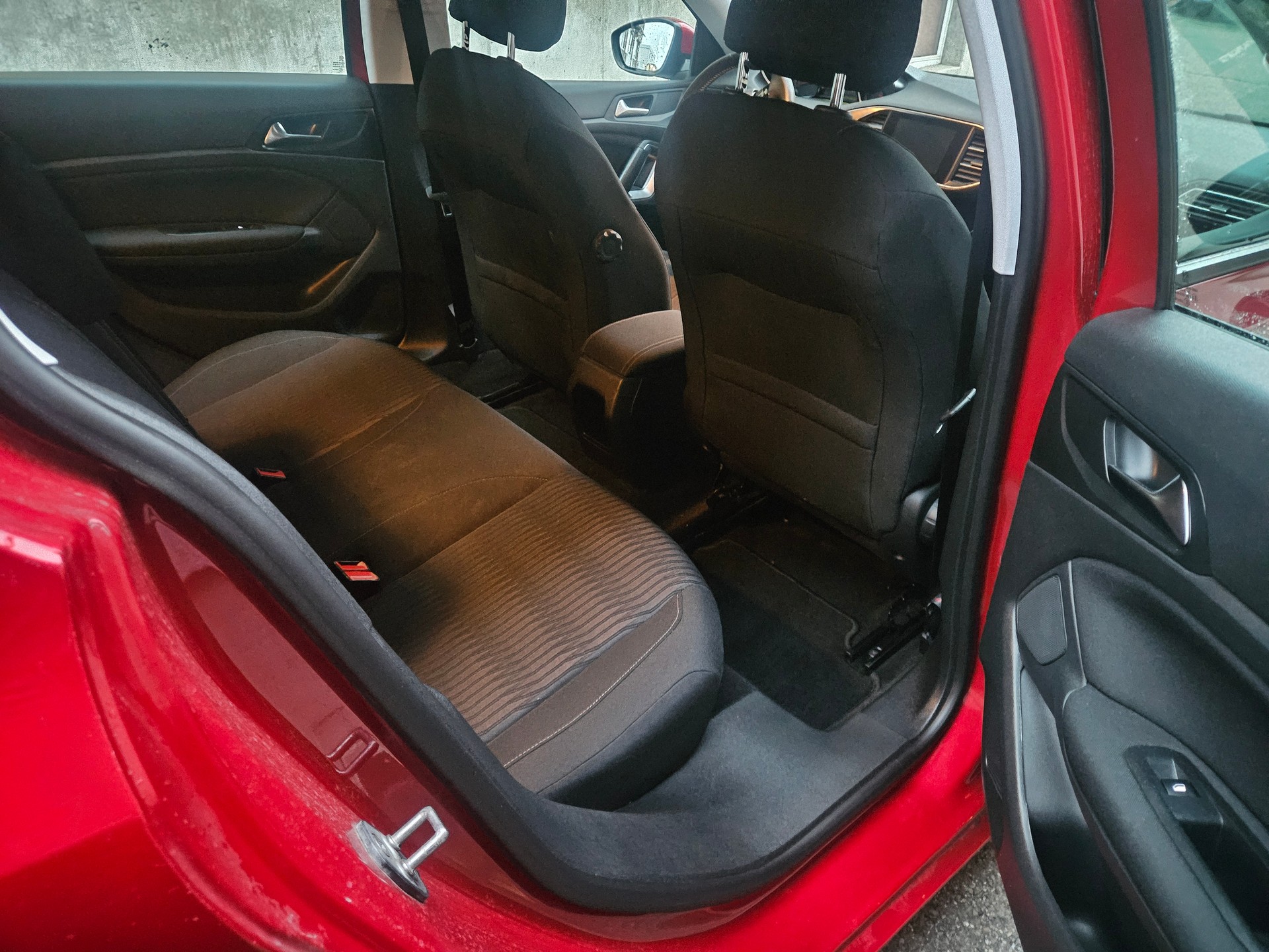 PEUGEOT 308 1.6 BlueHDI Active Automatic-image-11