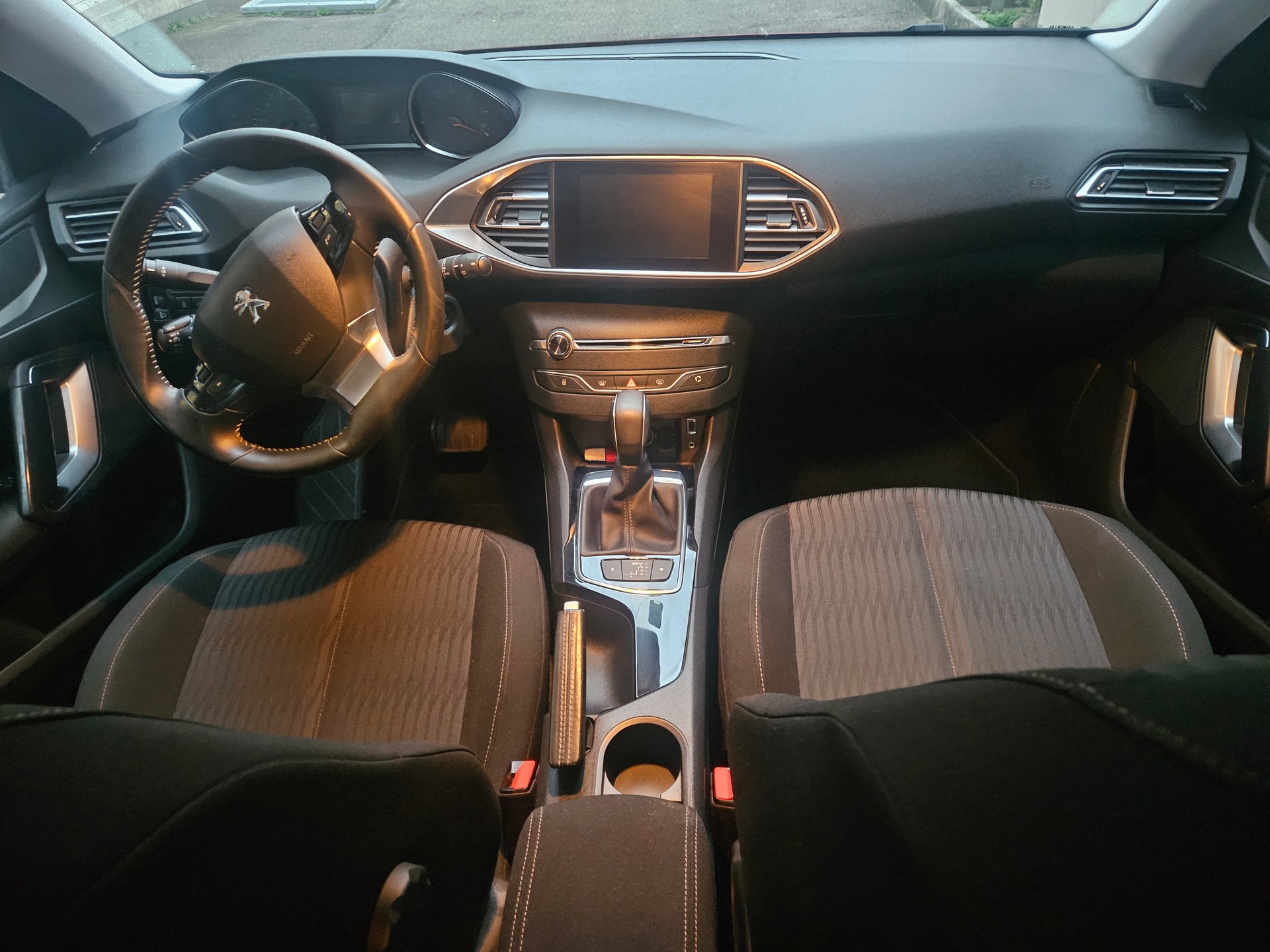 PEUGEOT 308 1.6 BlueHDI Active Automatic-image-12