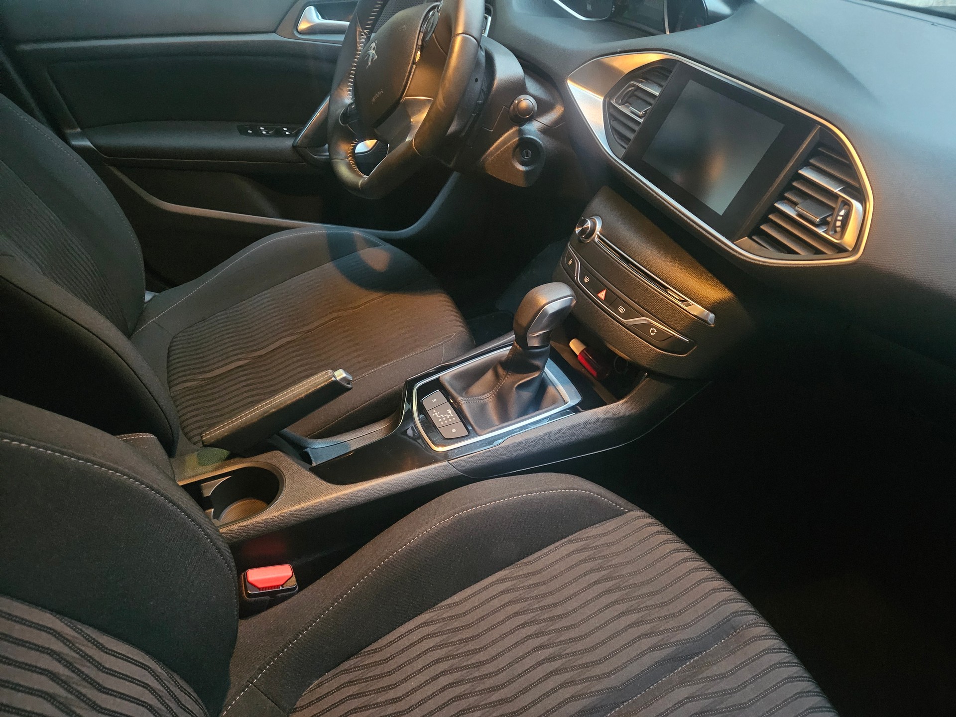 PEUGEOT 308 1.6 BlueHDI Active Automatic-image-14