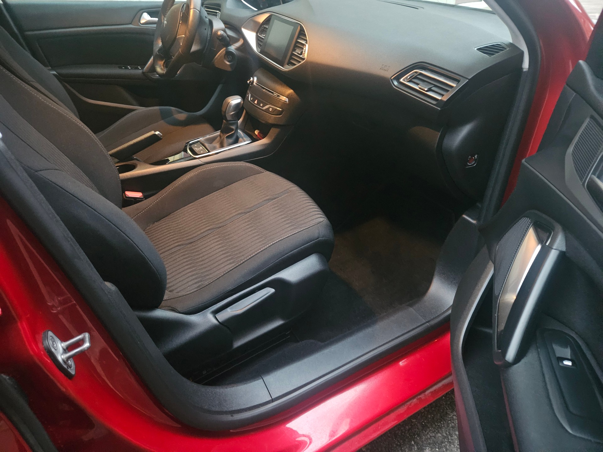PEUGEOT 308 1.6 BlueHDI Active Automatic-image-13