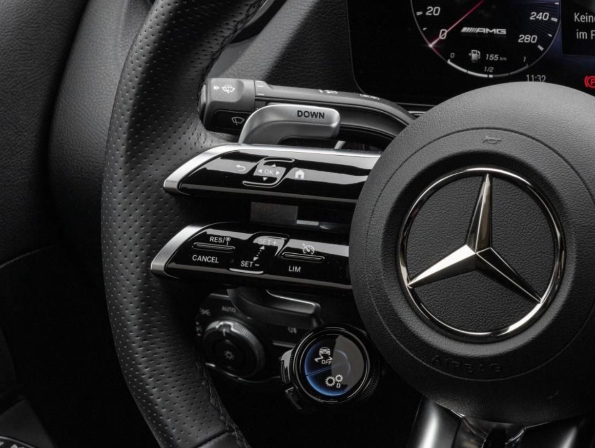 MERCEDES-BENZ GLA 35 AMG 4Matic 8G-Speedshift DCT-image-10