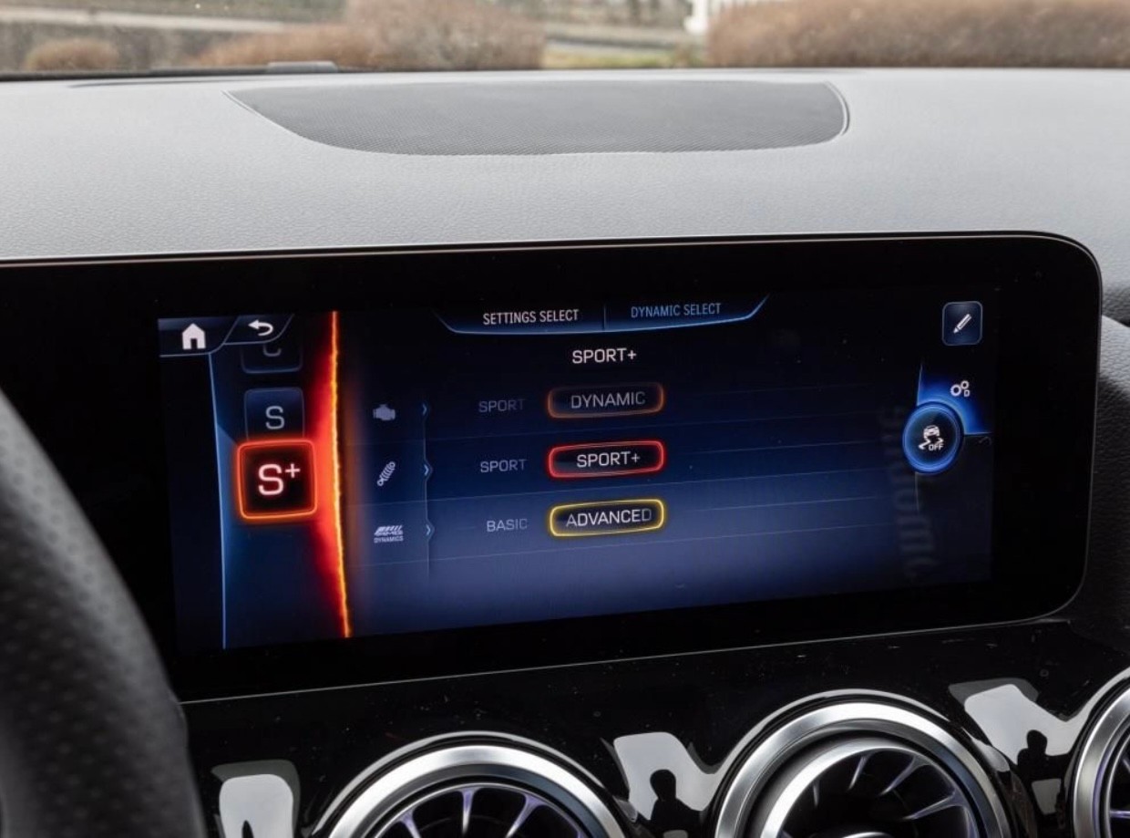 MERCEDES-BENZ GLA 35 AMG 4Matic 8G-Speedshift DCT-image-13