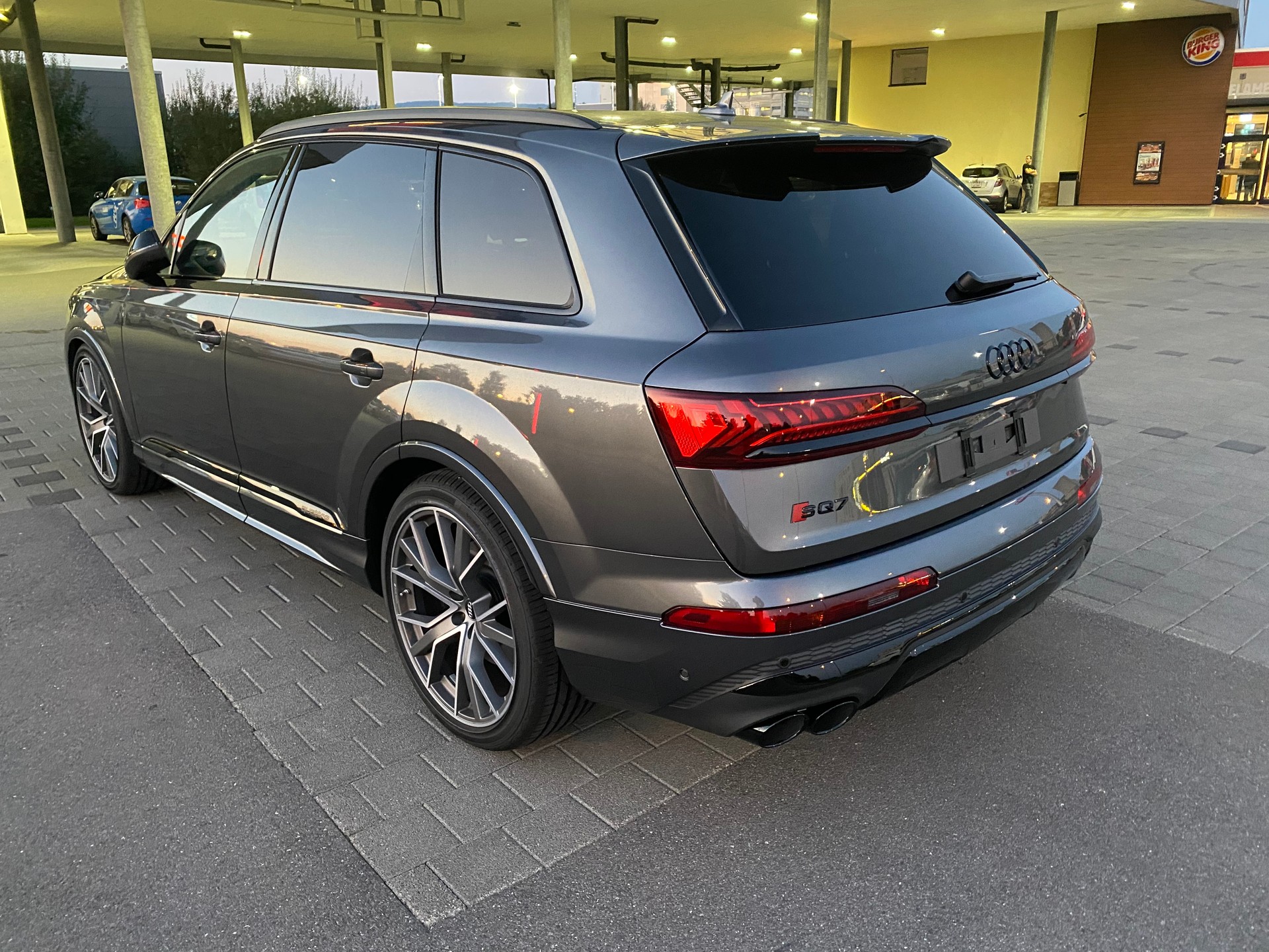 AUDI SQ7 4.0 TDI quattro tiptronic-image-6