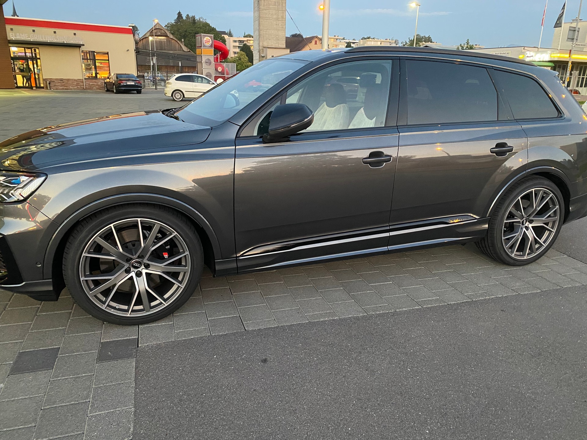 AUDI SQ7 4.0 TDI quattro tiptronic-image-2