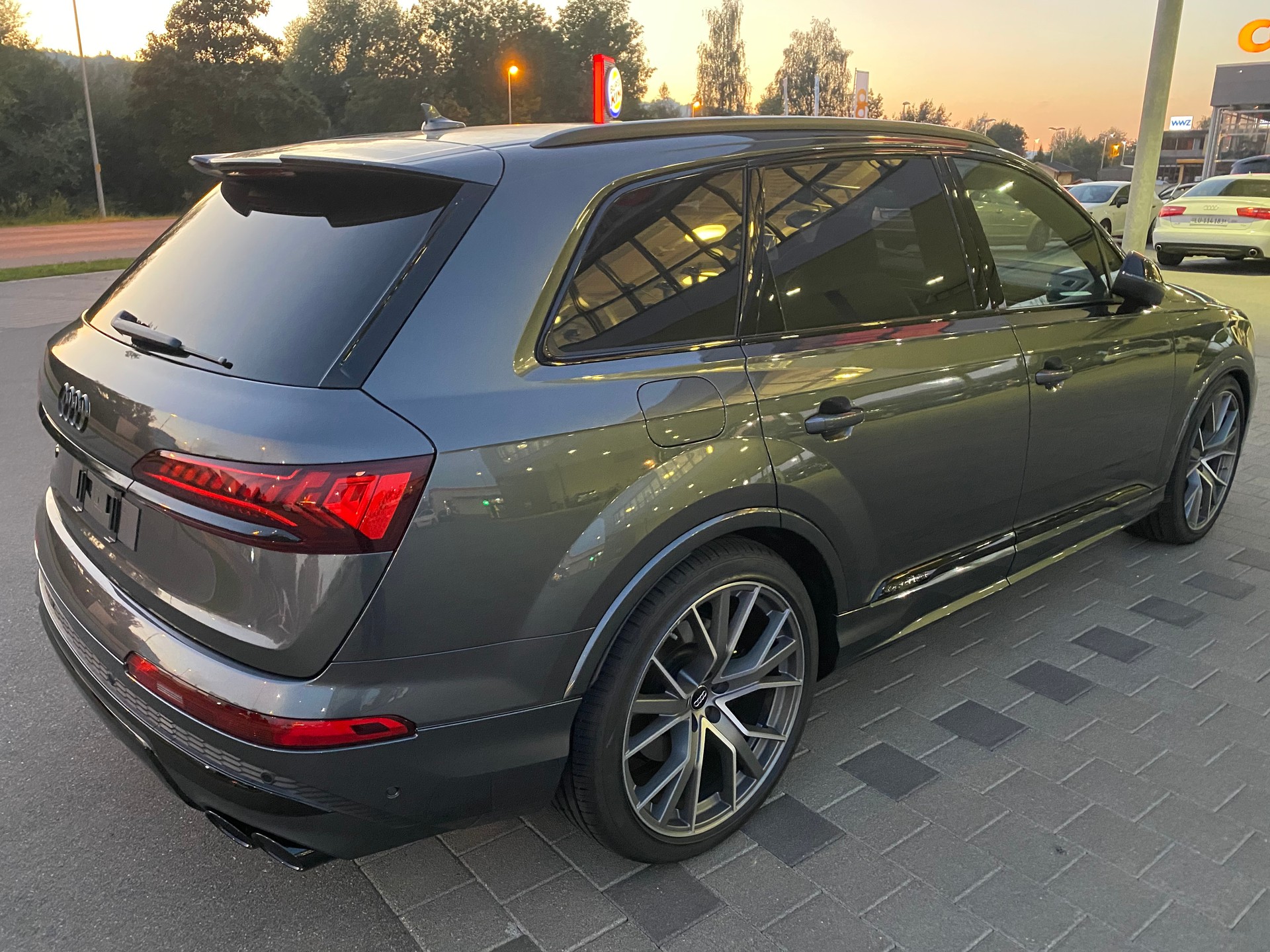 AUDI SQ7 4.0 TDI quattro tiptronic-image-5