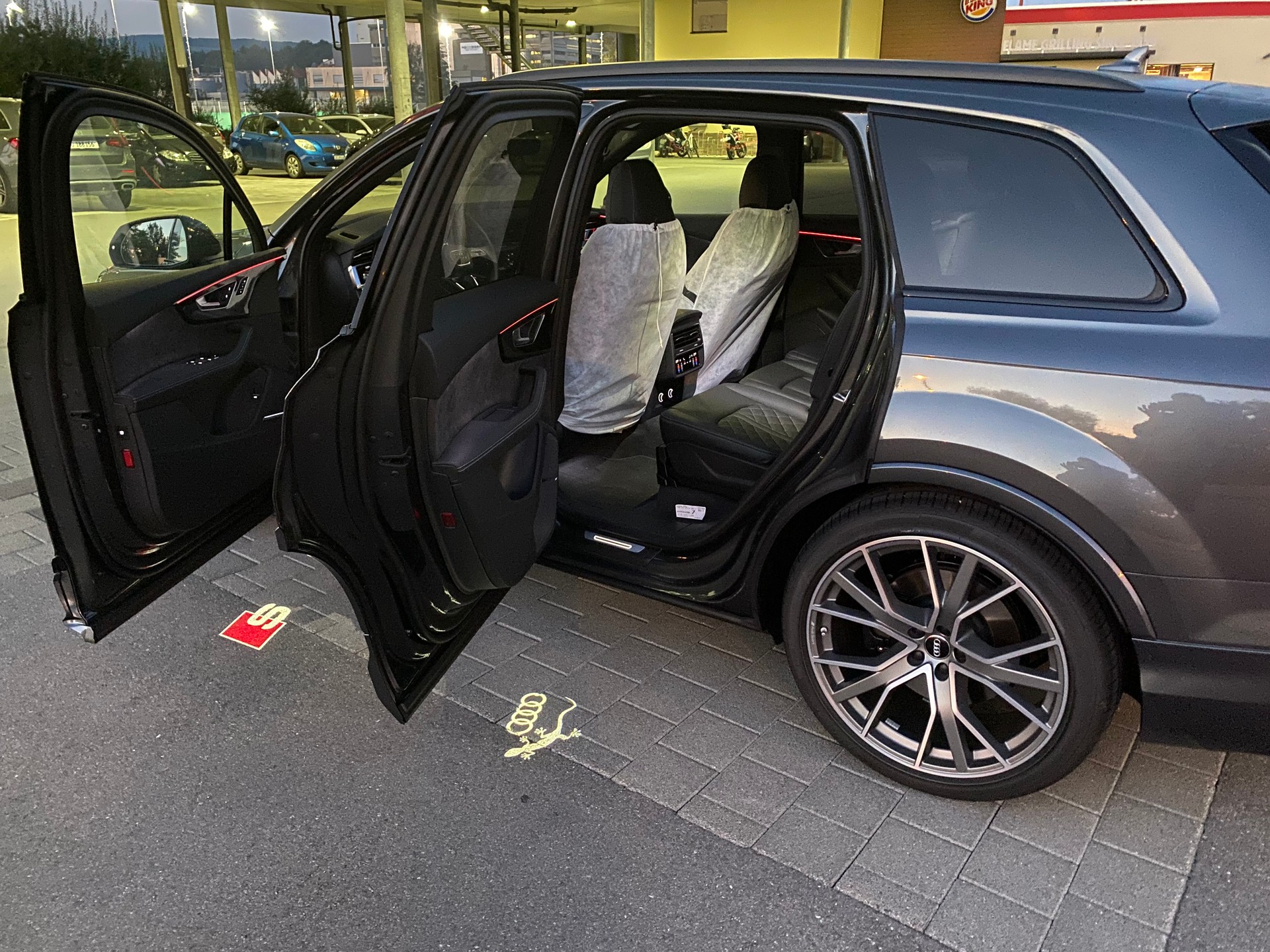 AUDI SQ7 4.0 TDI quattro tiptronic-image-13