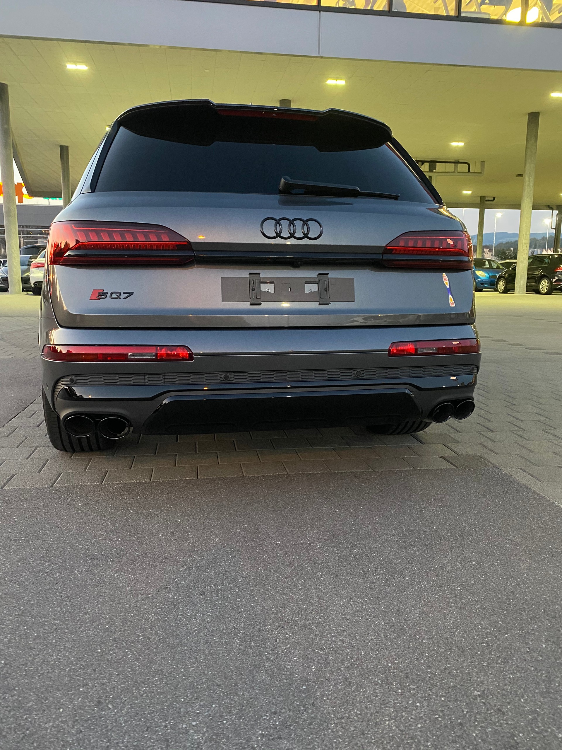 AUDI SQ7 4.0 TDI quattro tiptronic-image-7