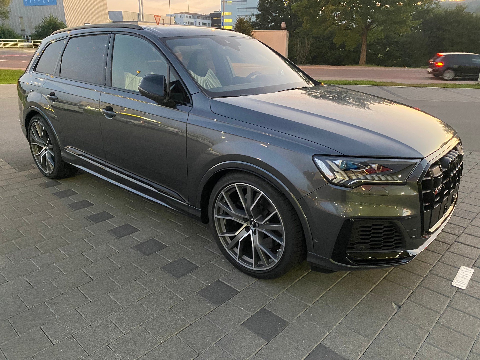 AUDI SQ7 4.0 TDI quattro tiptronic-image-4