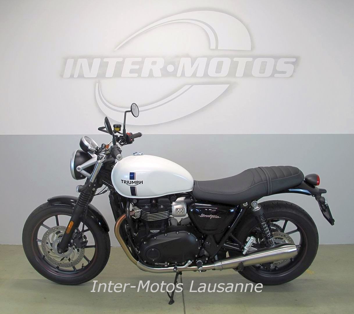 TRIUMPH STREET TWIN-showroom-element-3