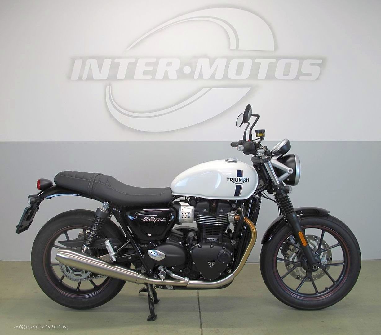 TRIUMPH STREET TWIN