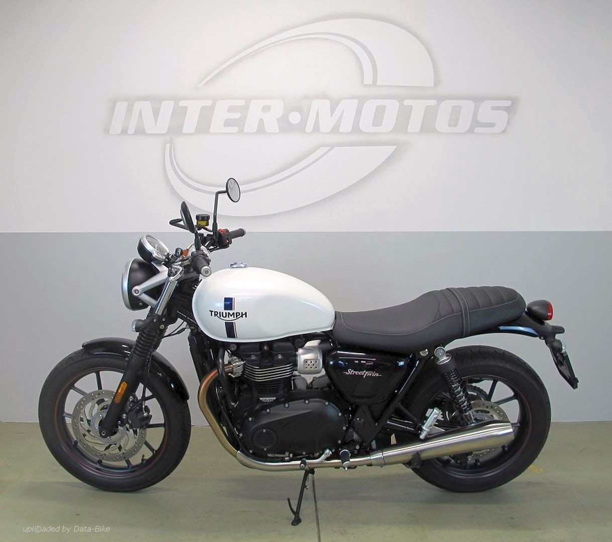 TRIUMPH STREET TWIN-showroom-element-3