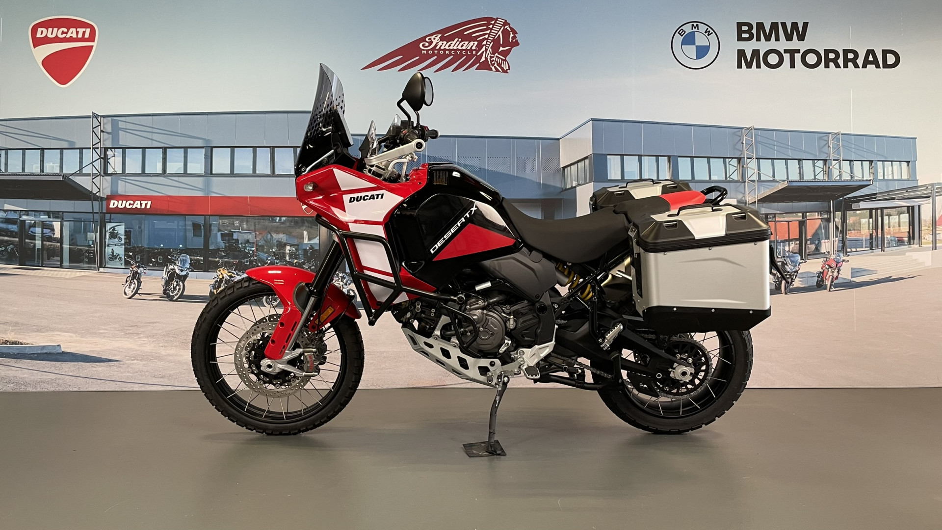 DUCATI 937 DesertX V2 Discovery-showroom-element-3